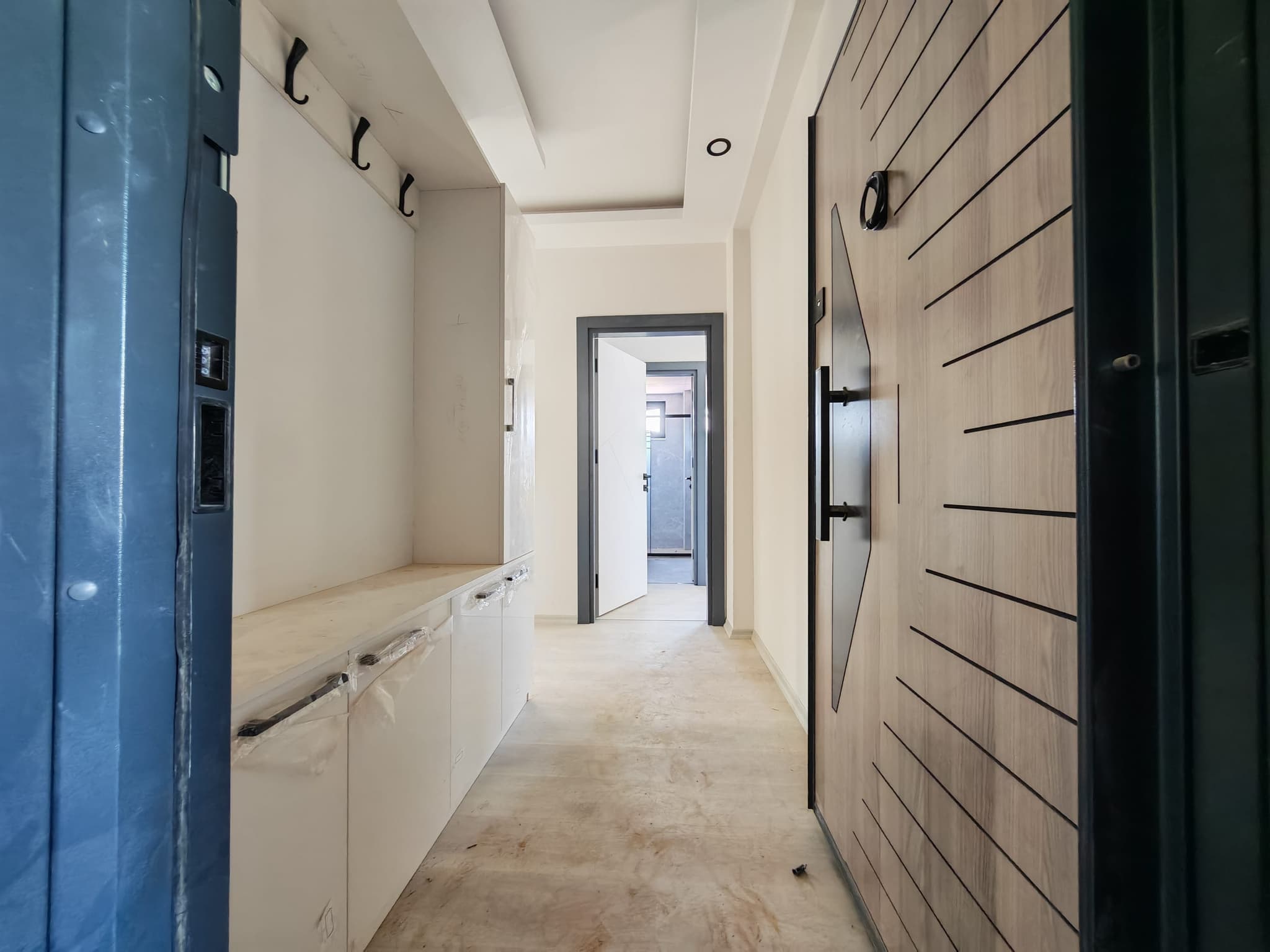 BAHÇEYAKA DA MERKEZİ KONUMDA LÜKS GENİŞ 2+1 SATILIK DAİRE