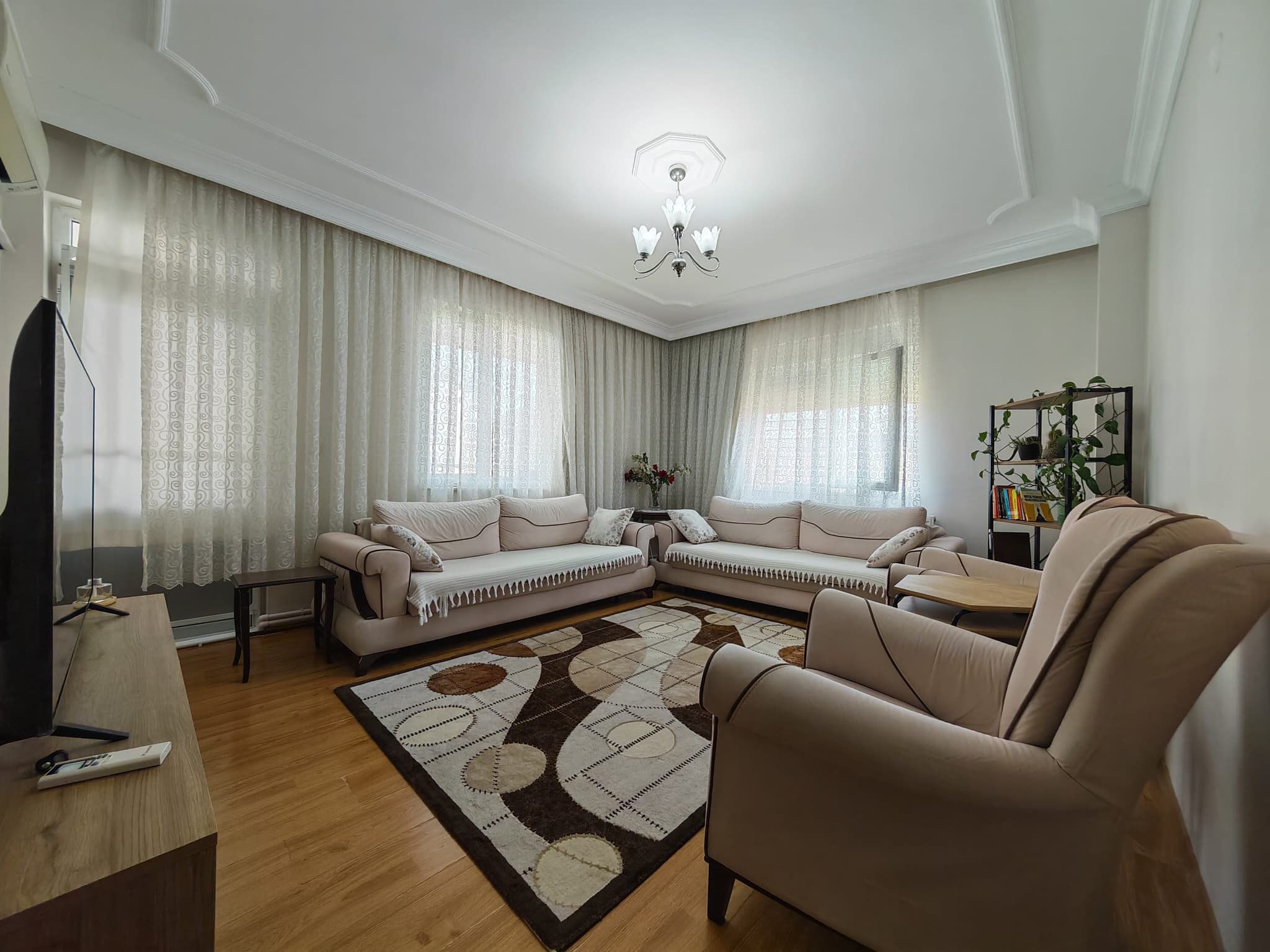 BAHÇEYAKA'DA DOĞALGAZLI GENİŞ 3+1 EMİNEVİME UYGUN SATILIK DAİRE