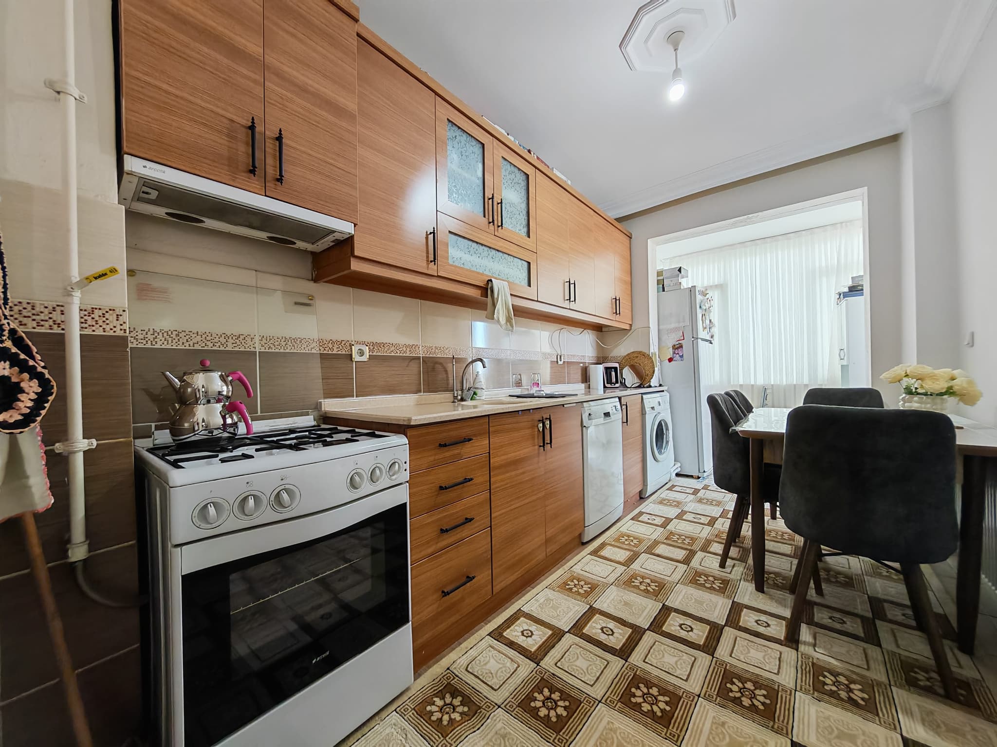 BAHÇEYAKA'DA DOĞALGAZLI GENİŞ 3+1 EMİNEVİME UYGUN SATILIK DAİRE