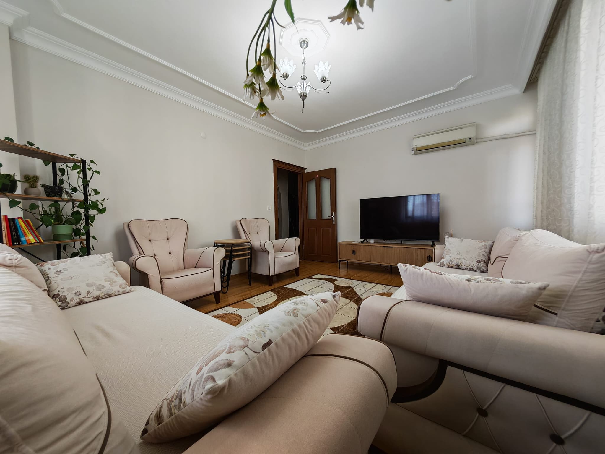 BAHÇEYAKA'DA DOĞALGAZLI GENİŞ 3+1 EMİNEVİME UYGUN SATILIK DAİRE