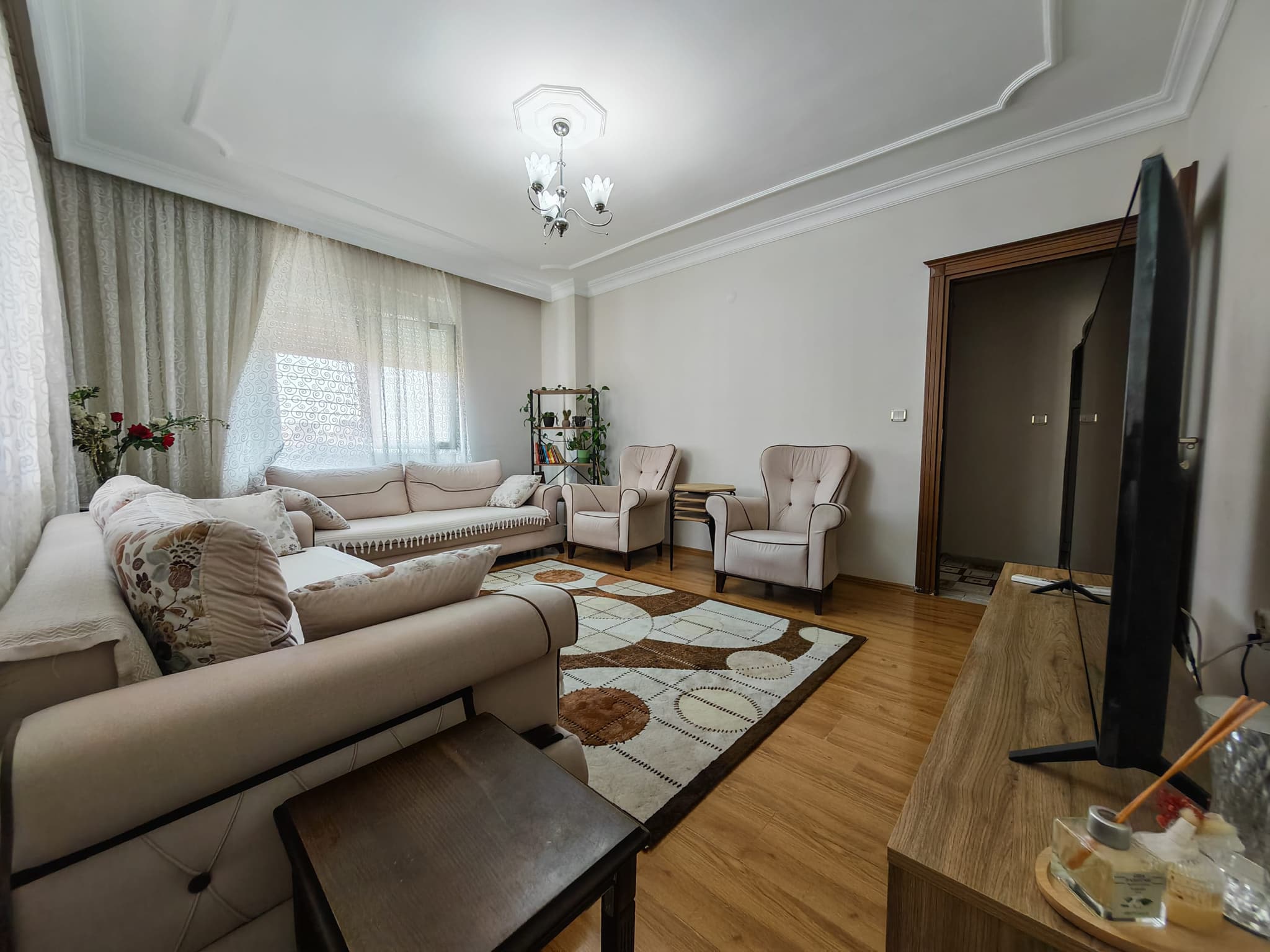 BAHÇEYAKA'DA DOĞALGAZLI GENİŞ 3+1 EMİNEVİME UYGUN SATILIK DAİRE