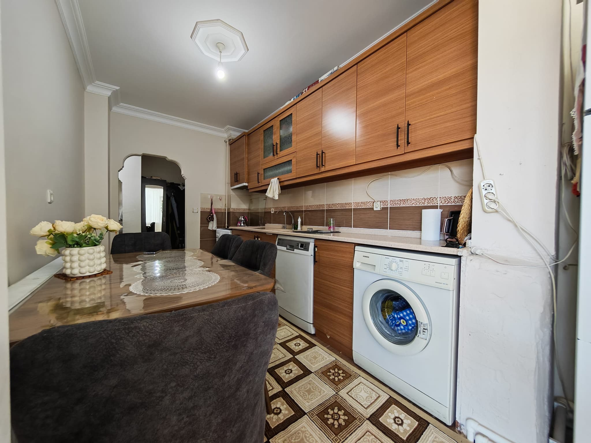 BAHÇEYAKA'DA DOĞALGAZLI GENİŞ 3+1 EMİNEVİME UYGUN SATILIK DAİRE