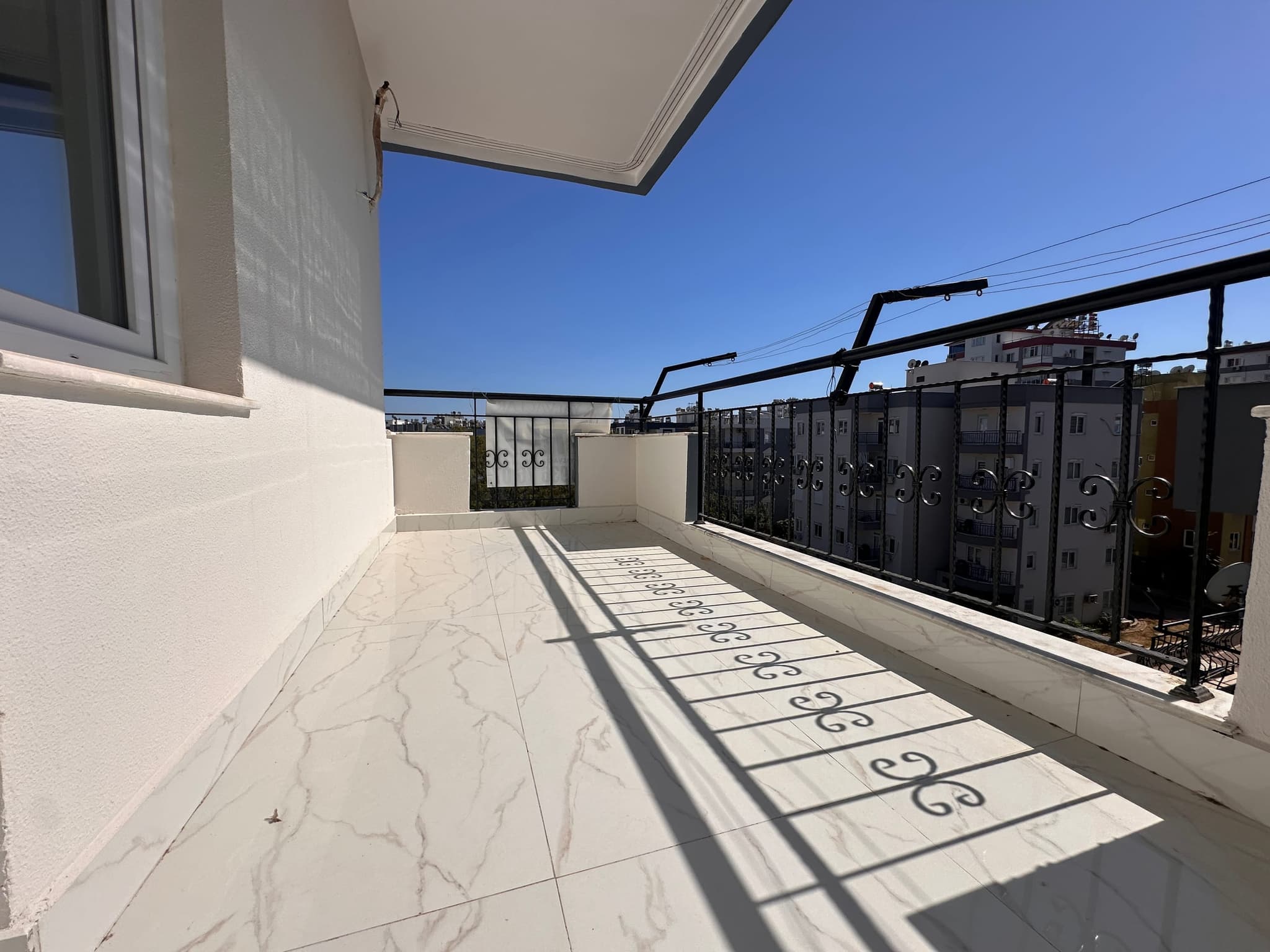 KIZILTOPRAK'TA ÖNÜ AÇIK FULL TADİLATLI 3+1 SATILIK DAİRE
