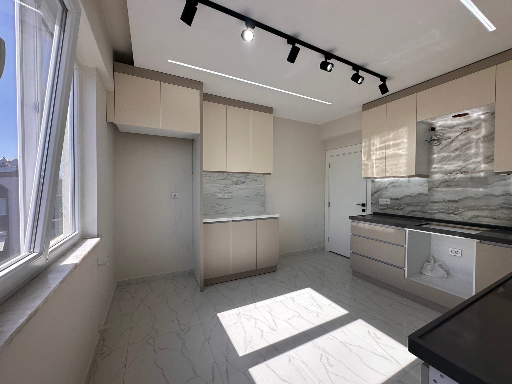 KIZILTOPRAK'TA ÖNÜ AÇIK FULL TADİLATLI 3+1 SATILIK DAİRE