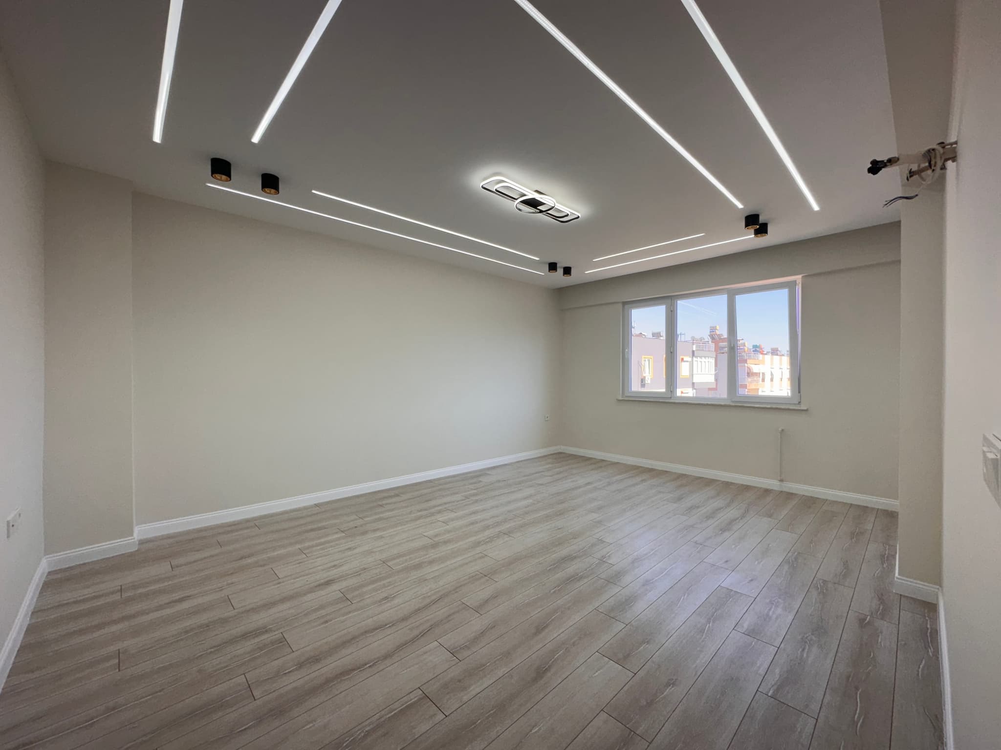 KIZILTOPRAK'TA ÖNÜ AÇIK FULL TADİLATLI 3+1 SATILIK DAİRE
