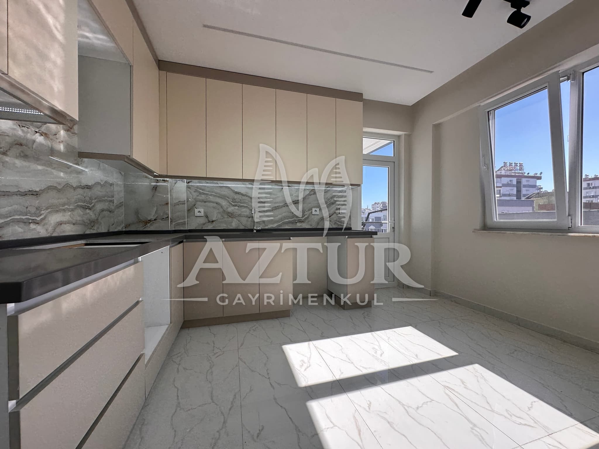 KIZILTOPRAK'TA ÖNÜ AÇIK FULL TADİLATLI 3+1 SATILIK DAİRE