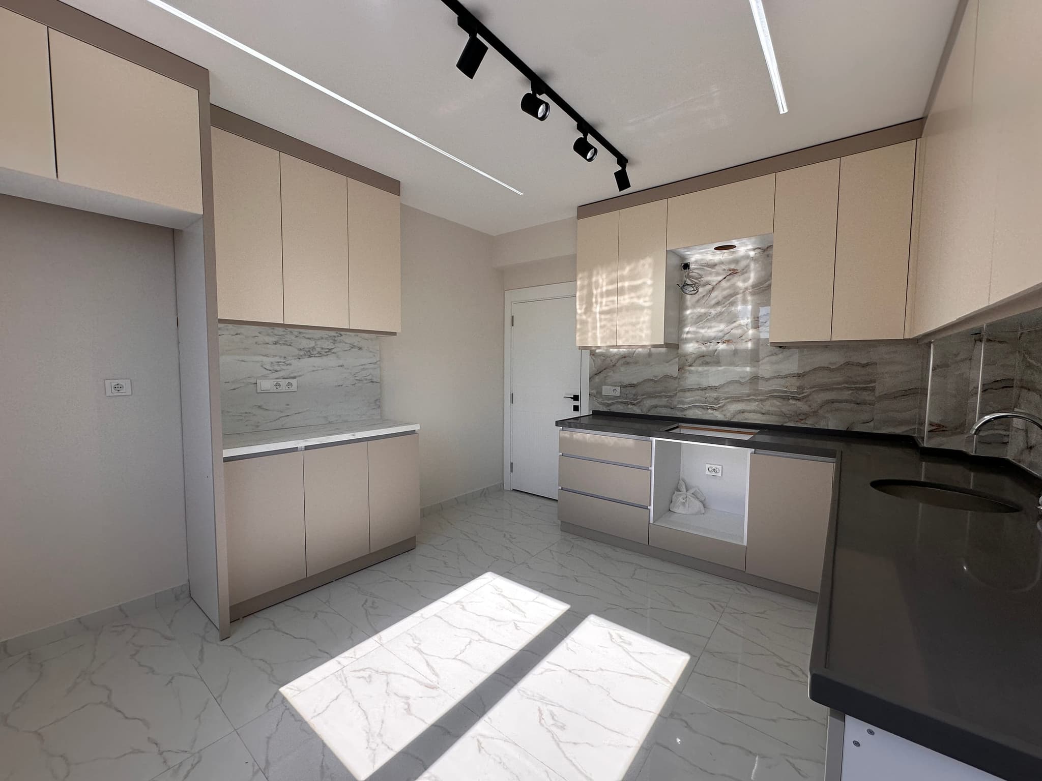 KIZILTOPRAK'TA ÖNÜ AÇIK FULL TADİLATLI 3+1 SATILIK DAİRE