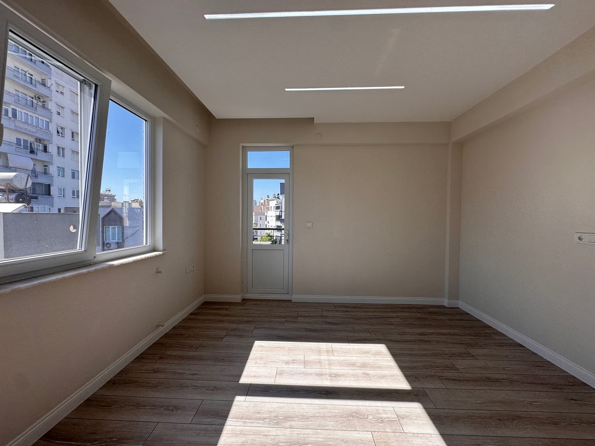 KIZILTOPRAK'TA ÖNÜ AÇIK FULL TADİLATLI 3+1 SATILIK DAİRE