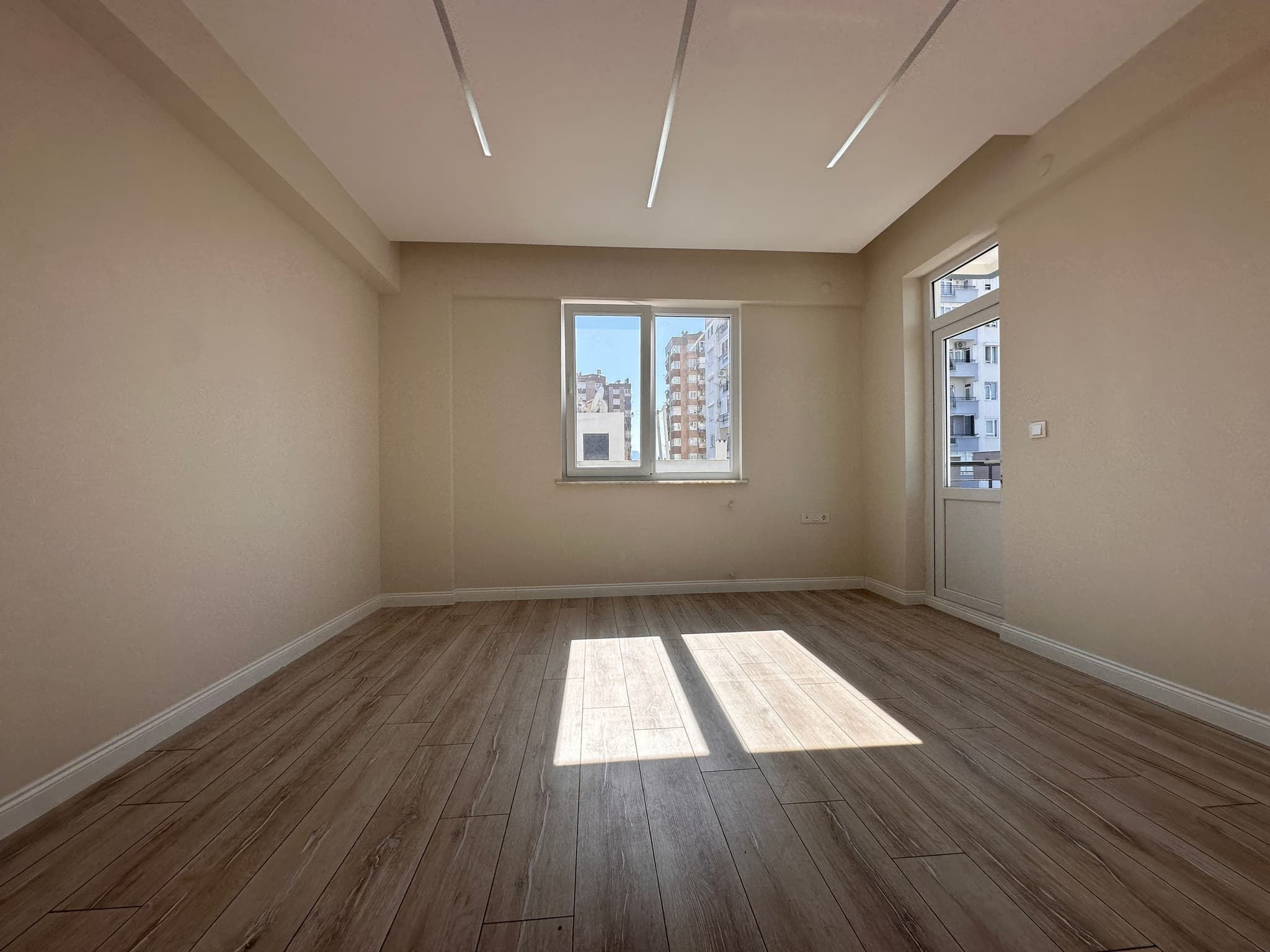 KIZILTOPRAK'TA ÖNÜ AÇIK FULL TADİLATLI 3+1 SATILIK DAİRE