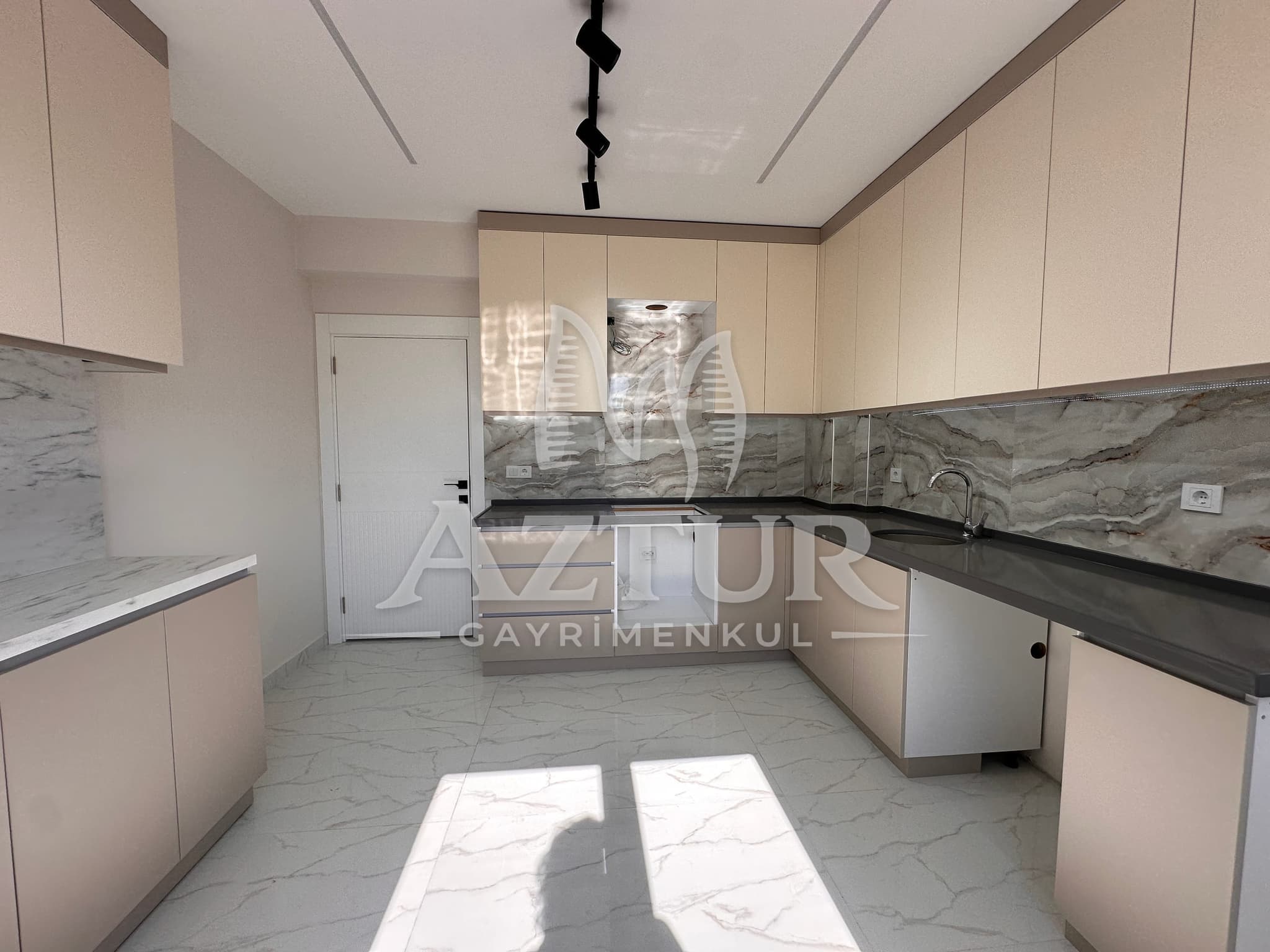 KIZILTOPRAK'TA ÖNÜ AÇIK FULL TADİLATLI 3+1 SATILIK DAİRE