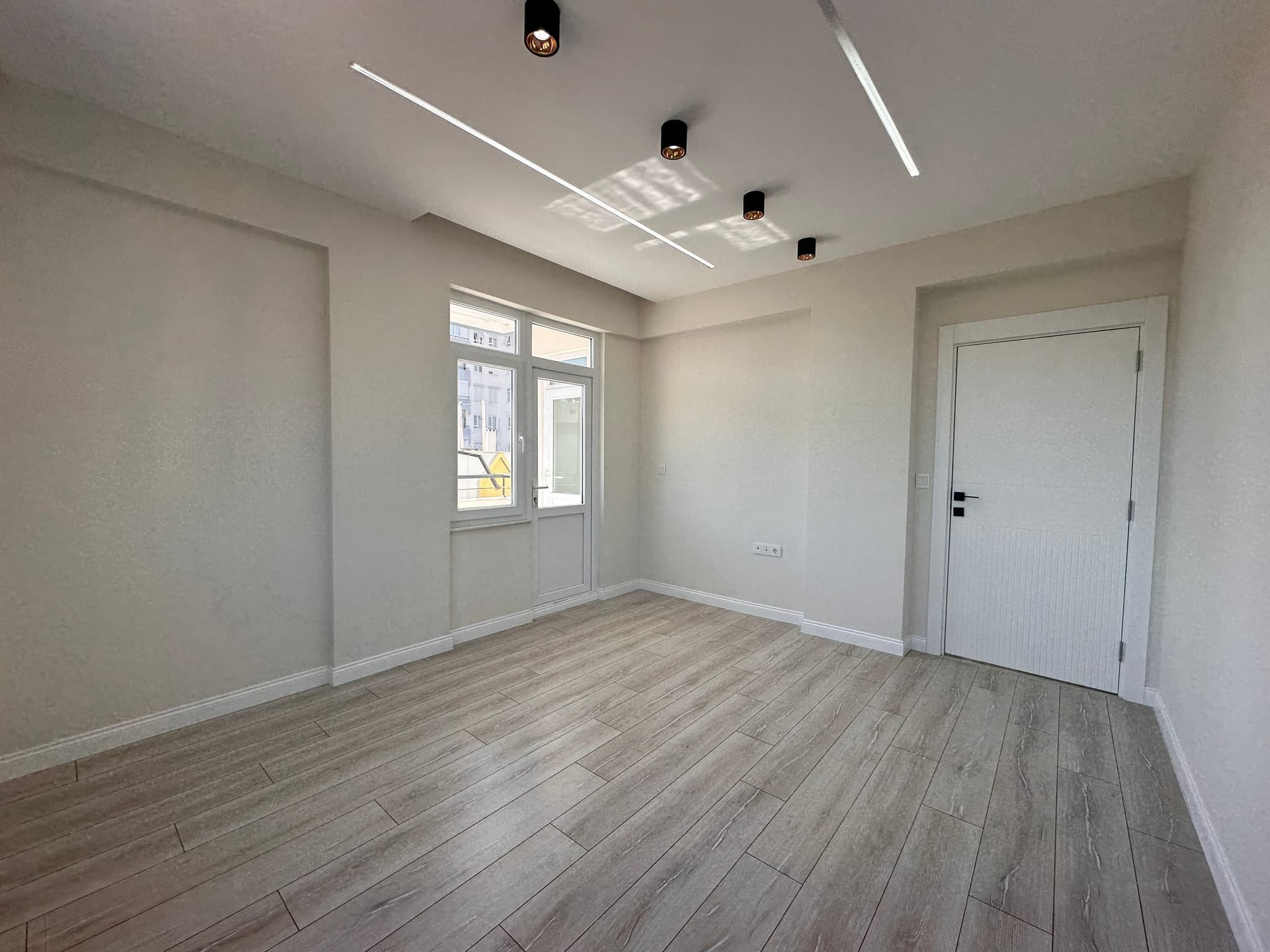 KIZILTOPRAK'TA ÖNÜ AÇIK FULL TADİLATLI 3+1 SATILIK DAİRE