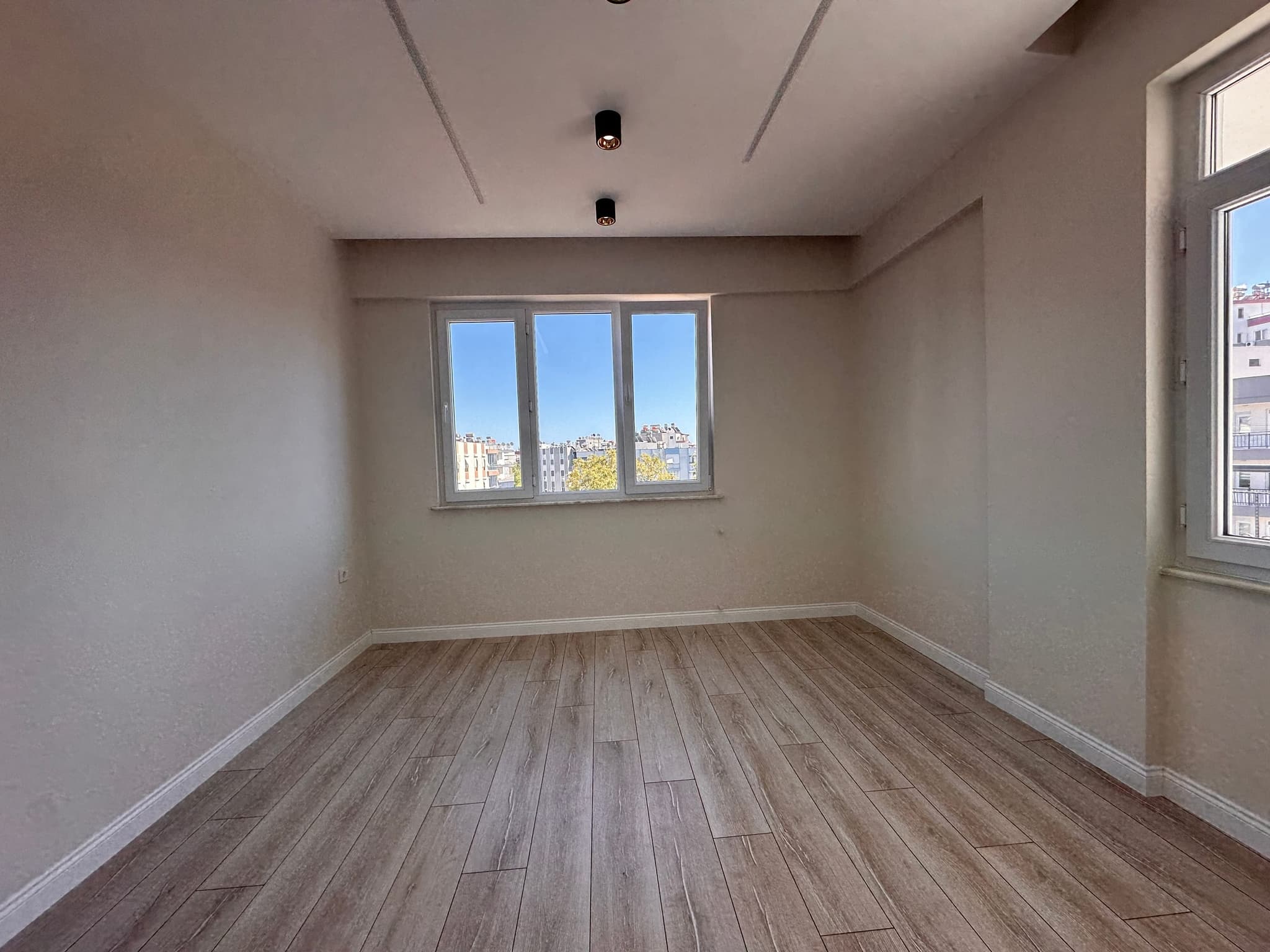 KIZILTOPRAK'TA ÖNÜ AÇIK FULL TADİLATLI 3+1 SATILIK DAİRE