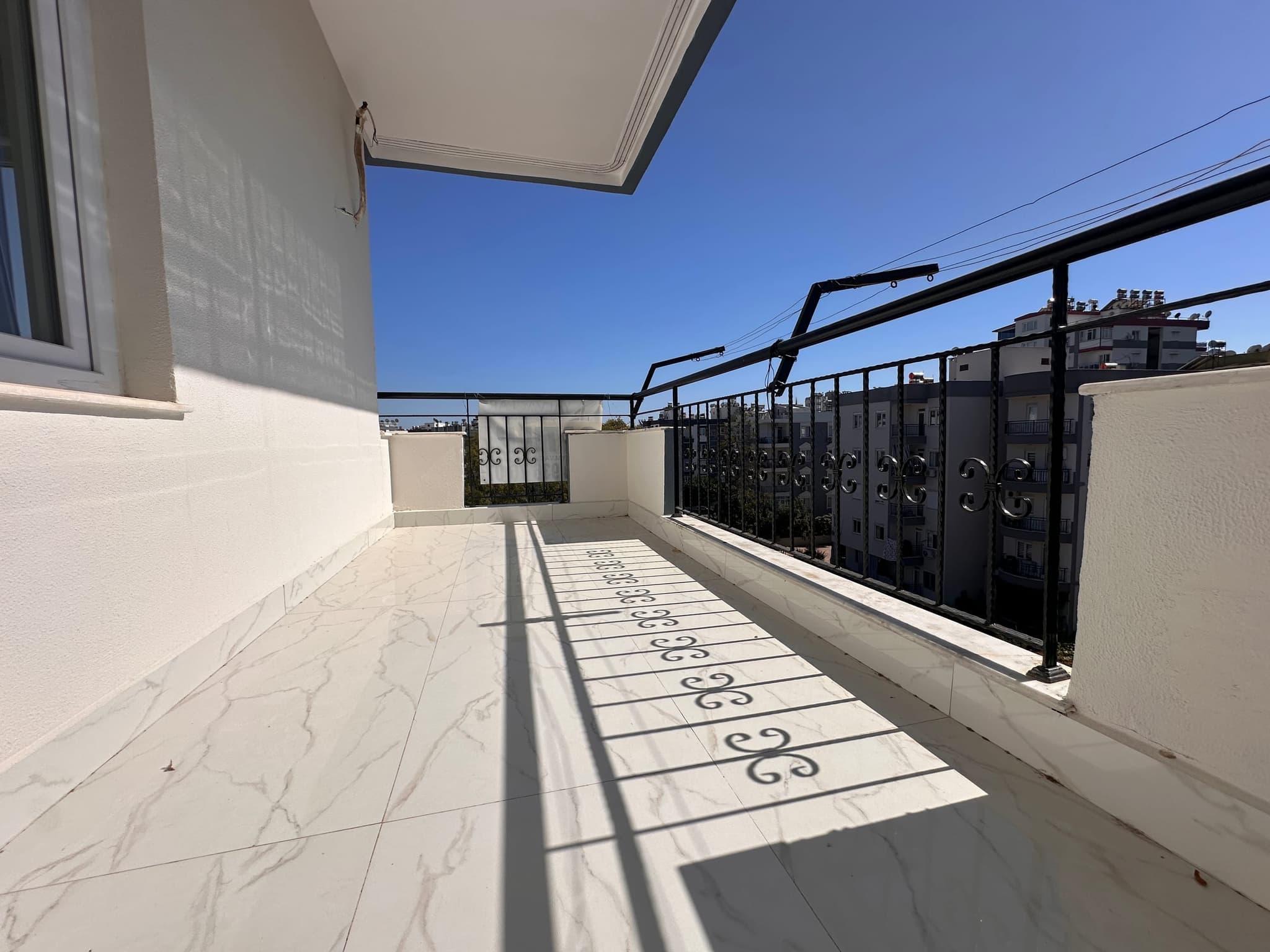 KIZILTOPRAK'TA ÖNÜ AÇIK FULL TADİLATLI 3+1 SATILIK DAİRE