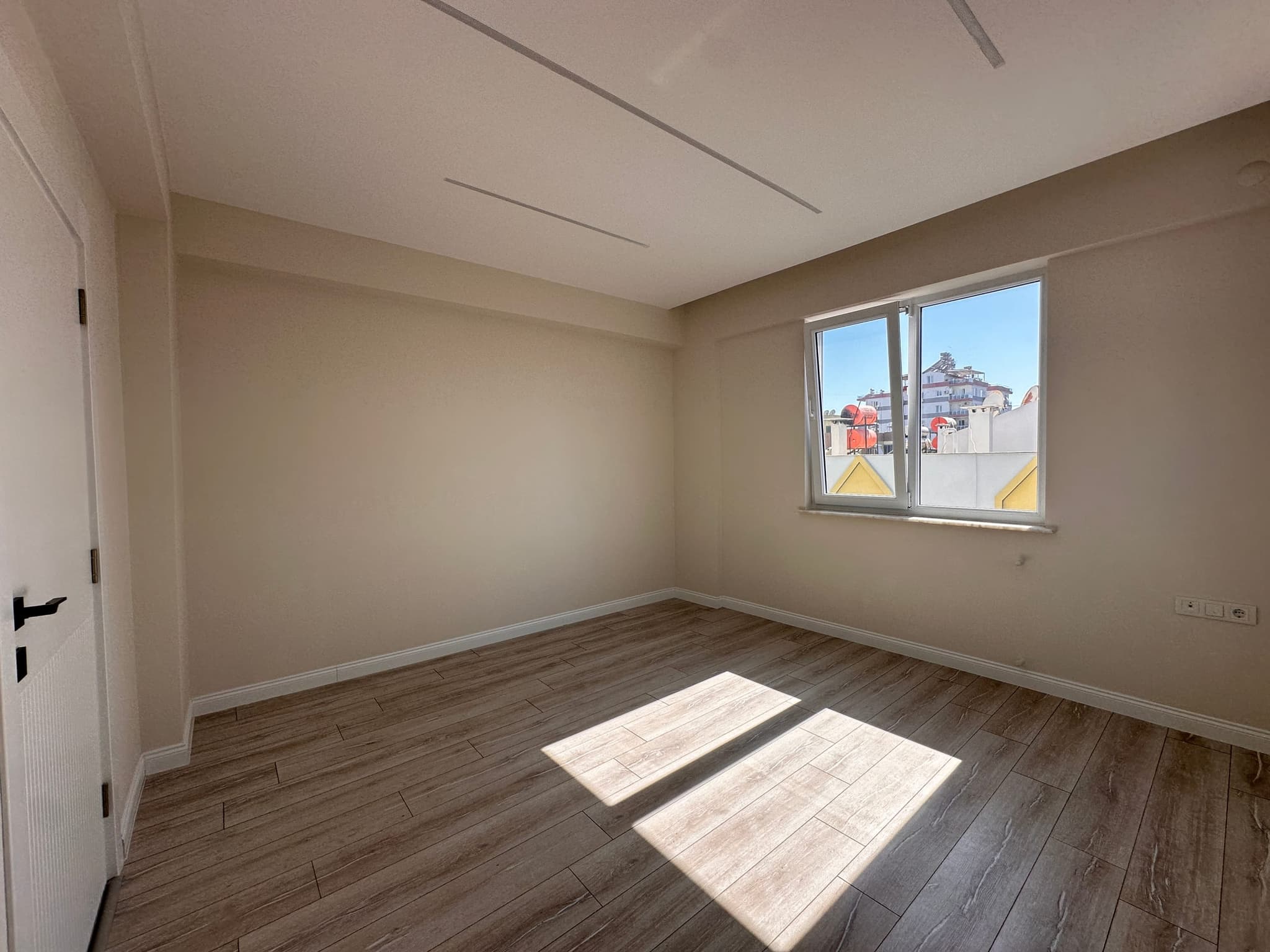 KIZILTOPRAK'TA ÖNÜ AÇIK FULL TADİLATLI 3+1 SATILIK DAİRE