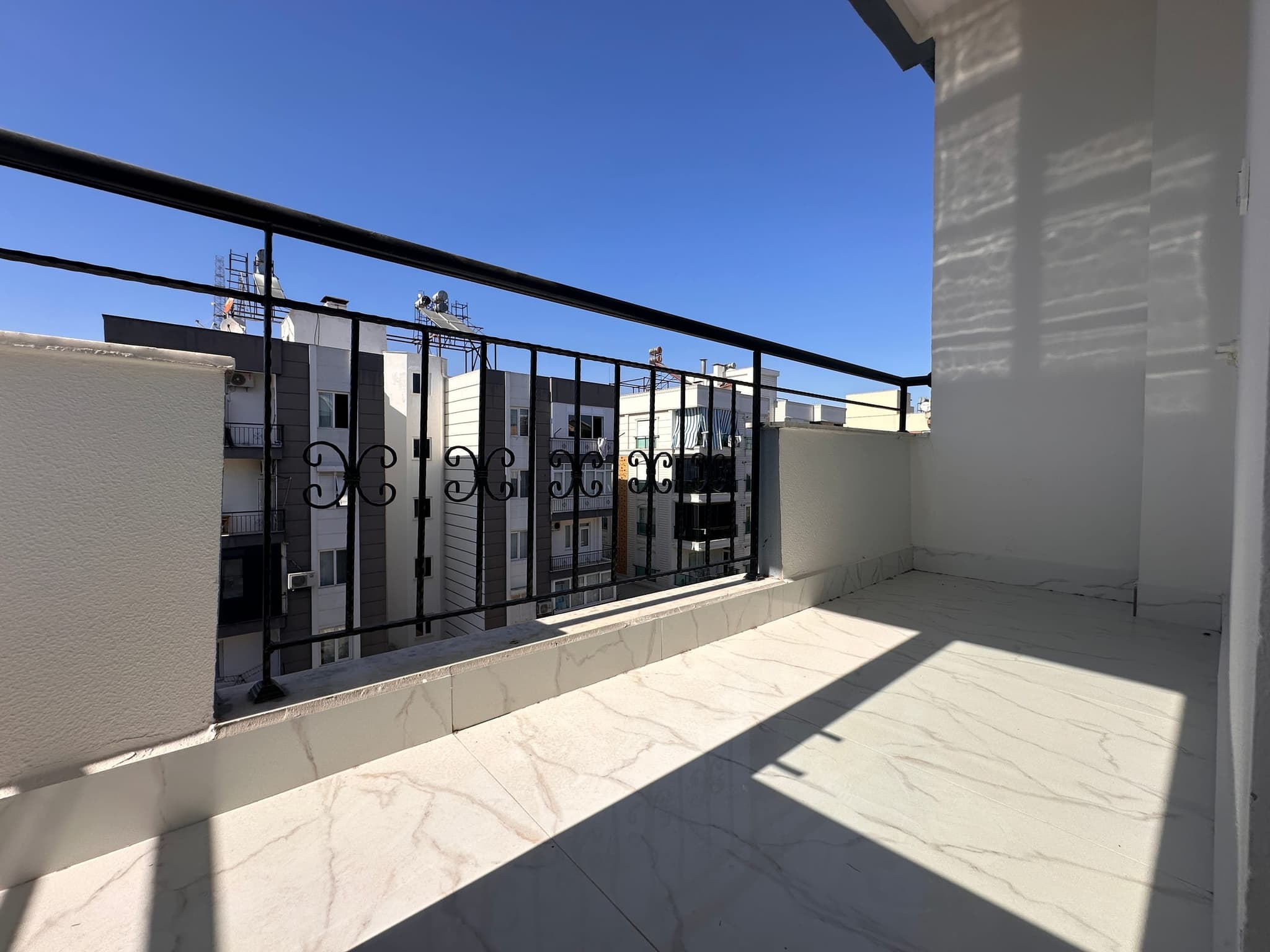 KIZILTOPRAK'TA ÖNÜ AÇIK FULL TADİLATLI 3+1 SATILIK DAİRE
