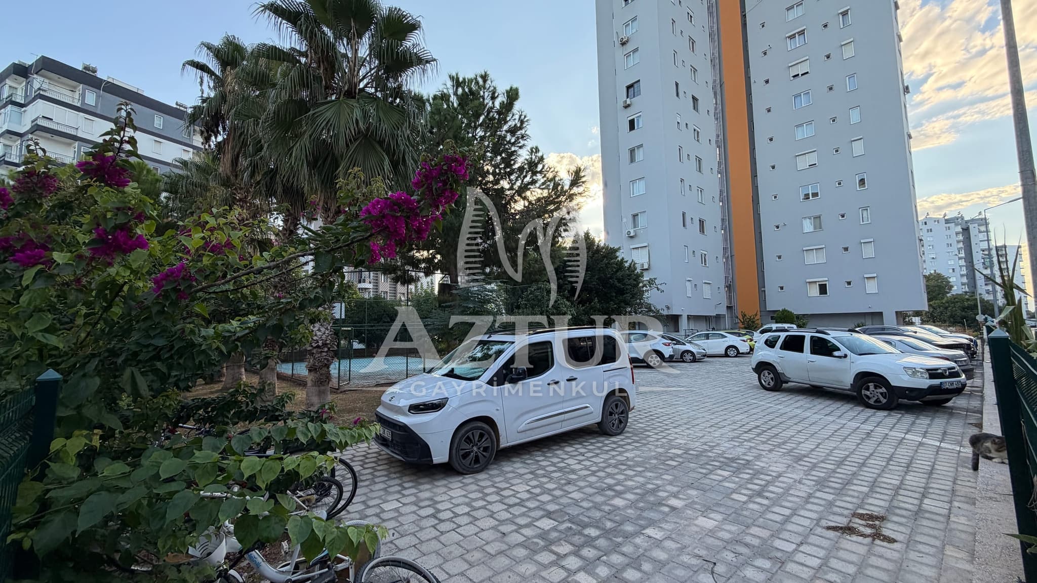 ÇAĞLAYAN'DA SİTE İÇERİSİNDE FULL TADİLATLI ARAKAT 3+1 SATILIK DAİRE