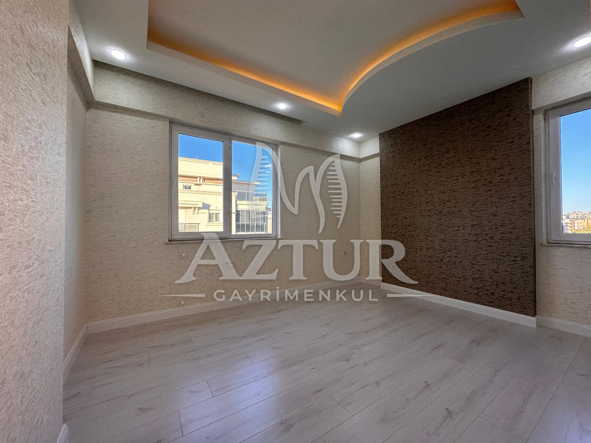 ÇAĞLAYAN'DA SİTE İÇERİSİNDE FULL TADİLATLI ARAKAT 3+1 SATILIK DAİRE