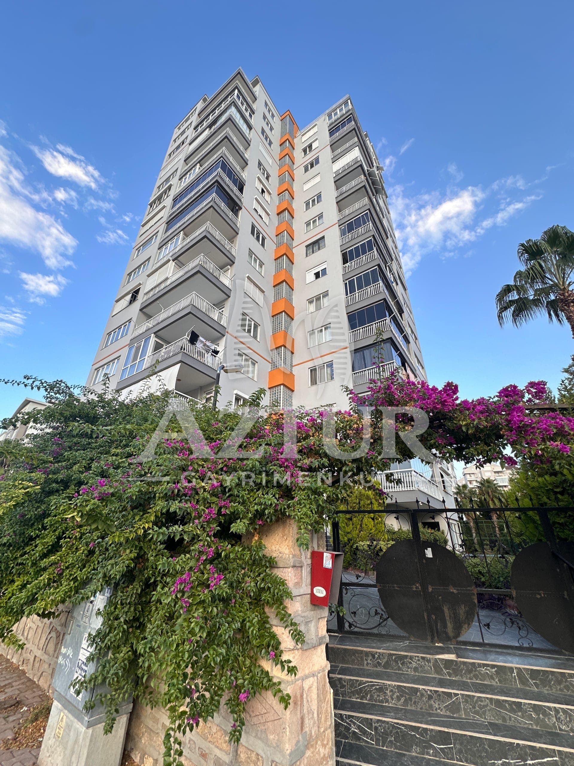 ÇAĞLAYAN'DA SİTE İÇERİSİNDE FULL TADİLATLI ARAKAT 3+1 SATILIK DAİRE