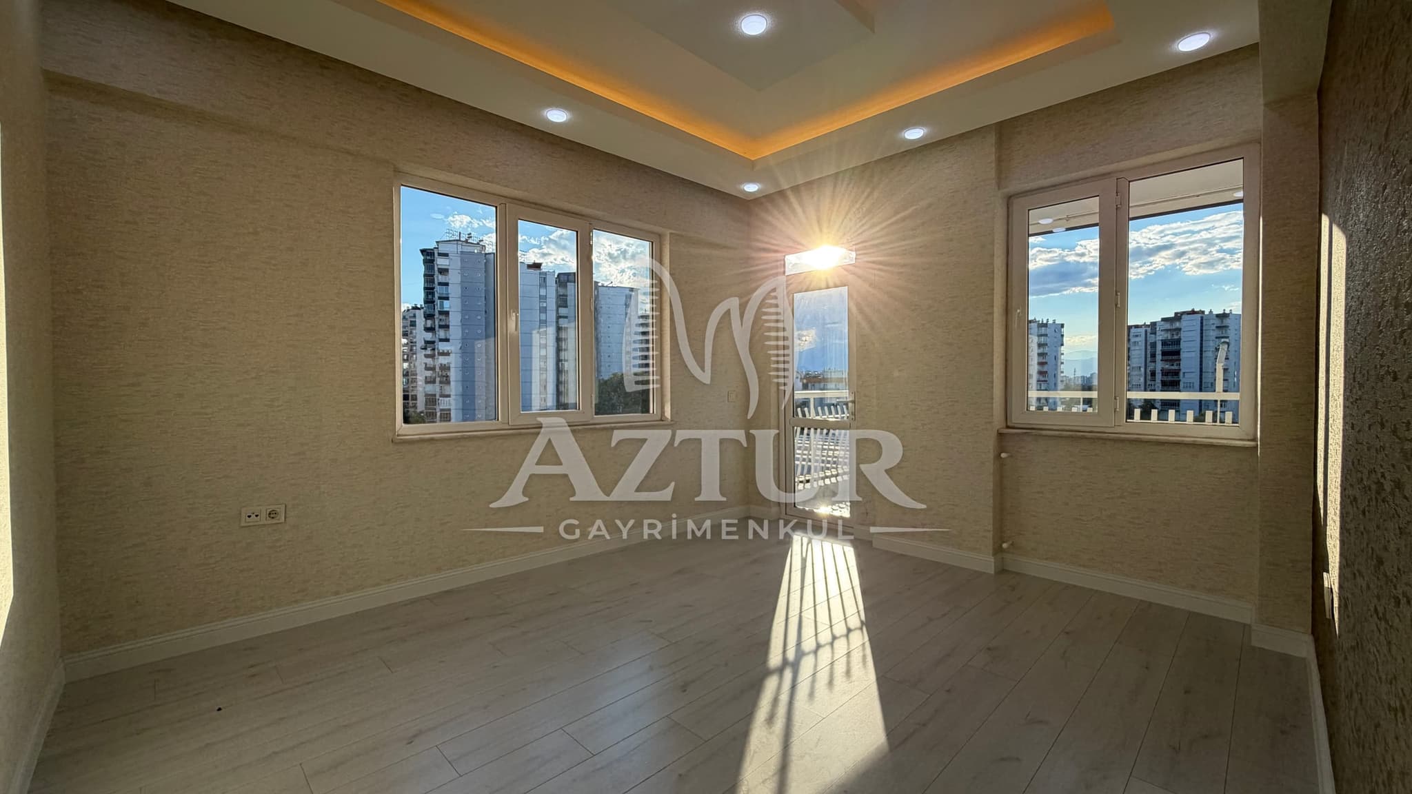 ÇAĞLAYAN'DA SİTE İÇERİSİNDE FULL TADİLATLI ARAKAT 3+1 SATILIK DAİRE