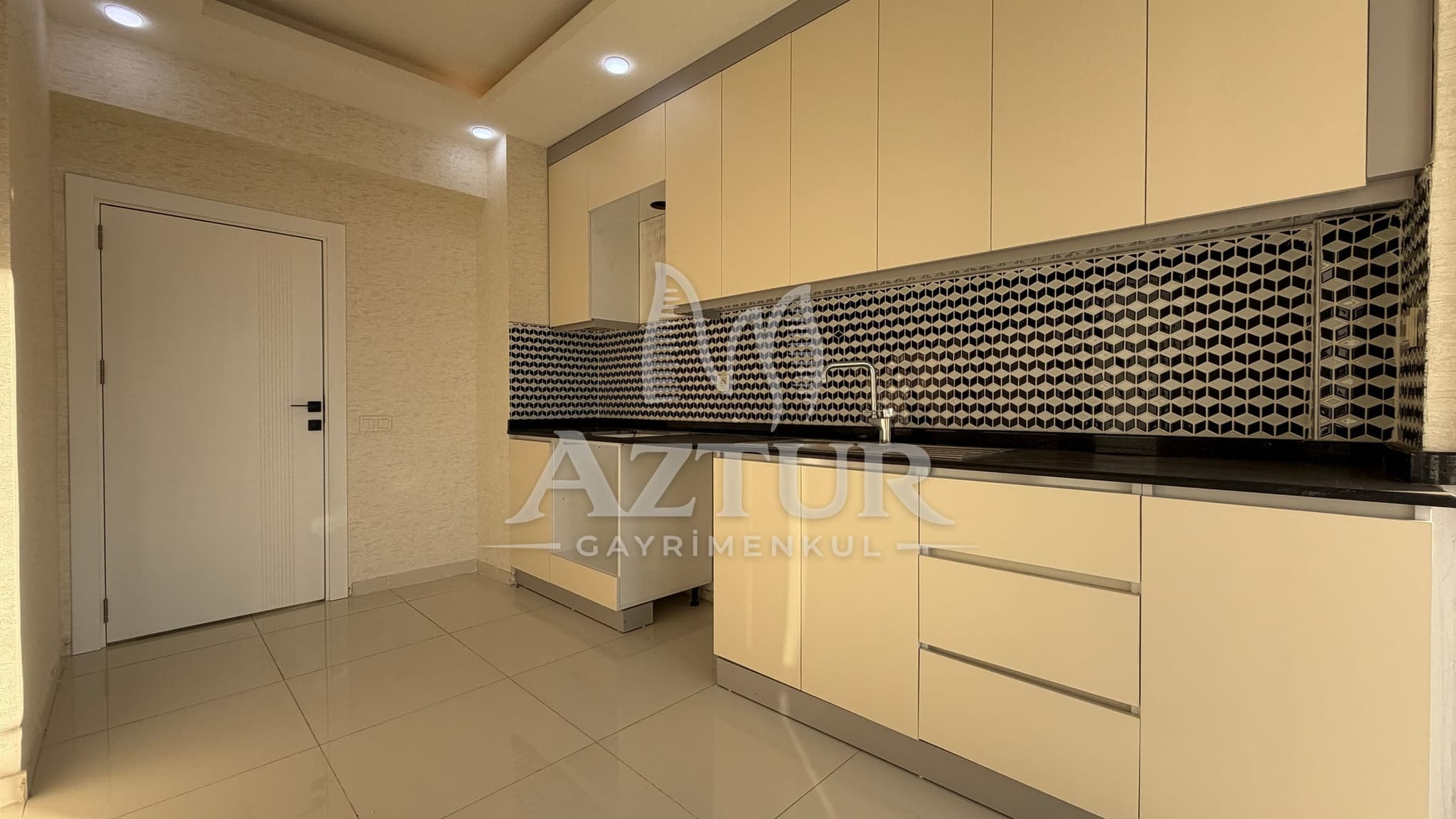 ÇAĞLAYAN'DA SİTE İÇERİSİNDE FULL TADİLATLI ARAKAT 3+1 SATILIK DAİRE