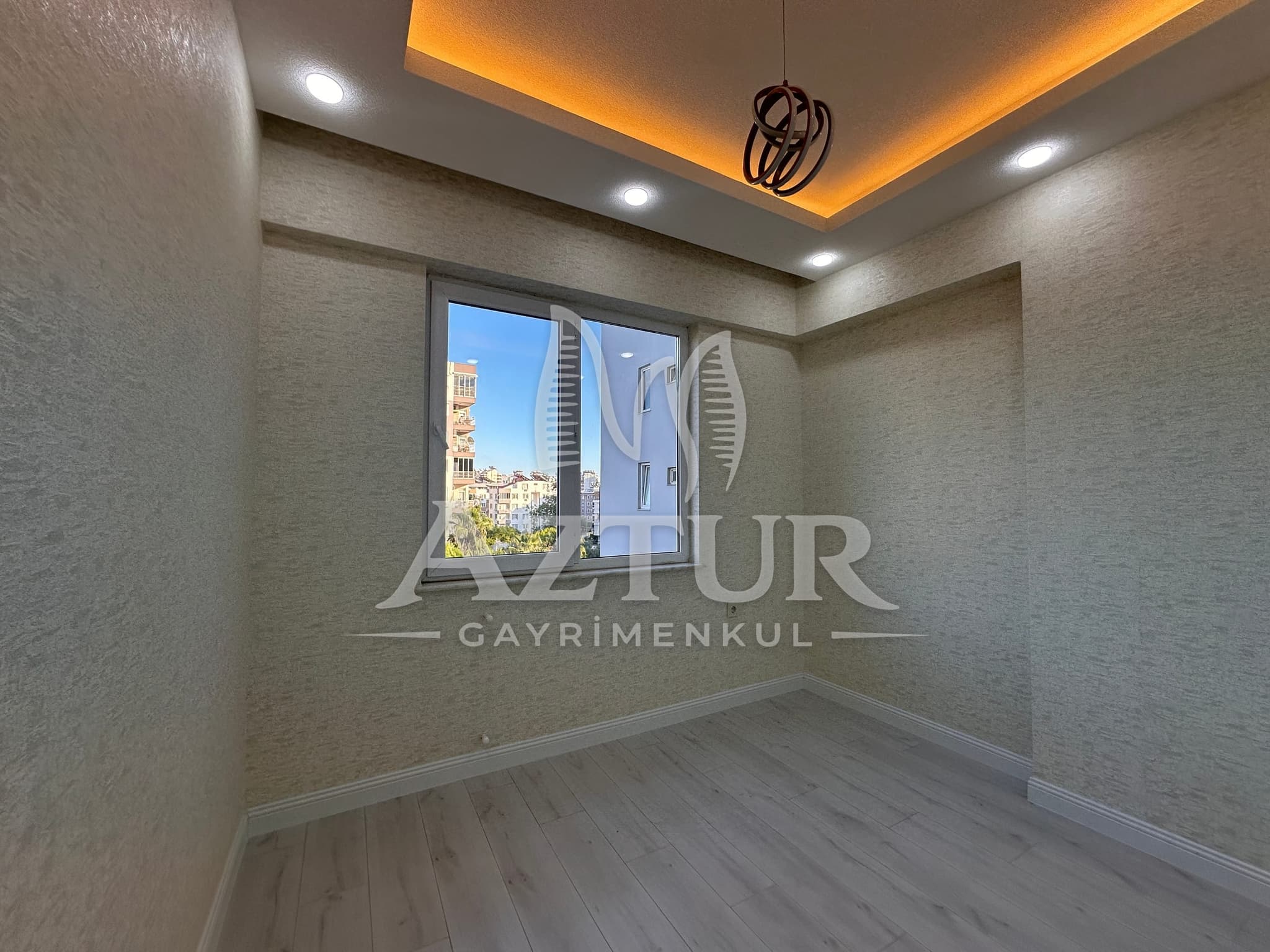 ÇAĞLAYAN'DA SİTE İÇERİSİNDE FULL TADİLATLI ARAKAT 3+1 SATILIK DAİRE
