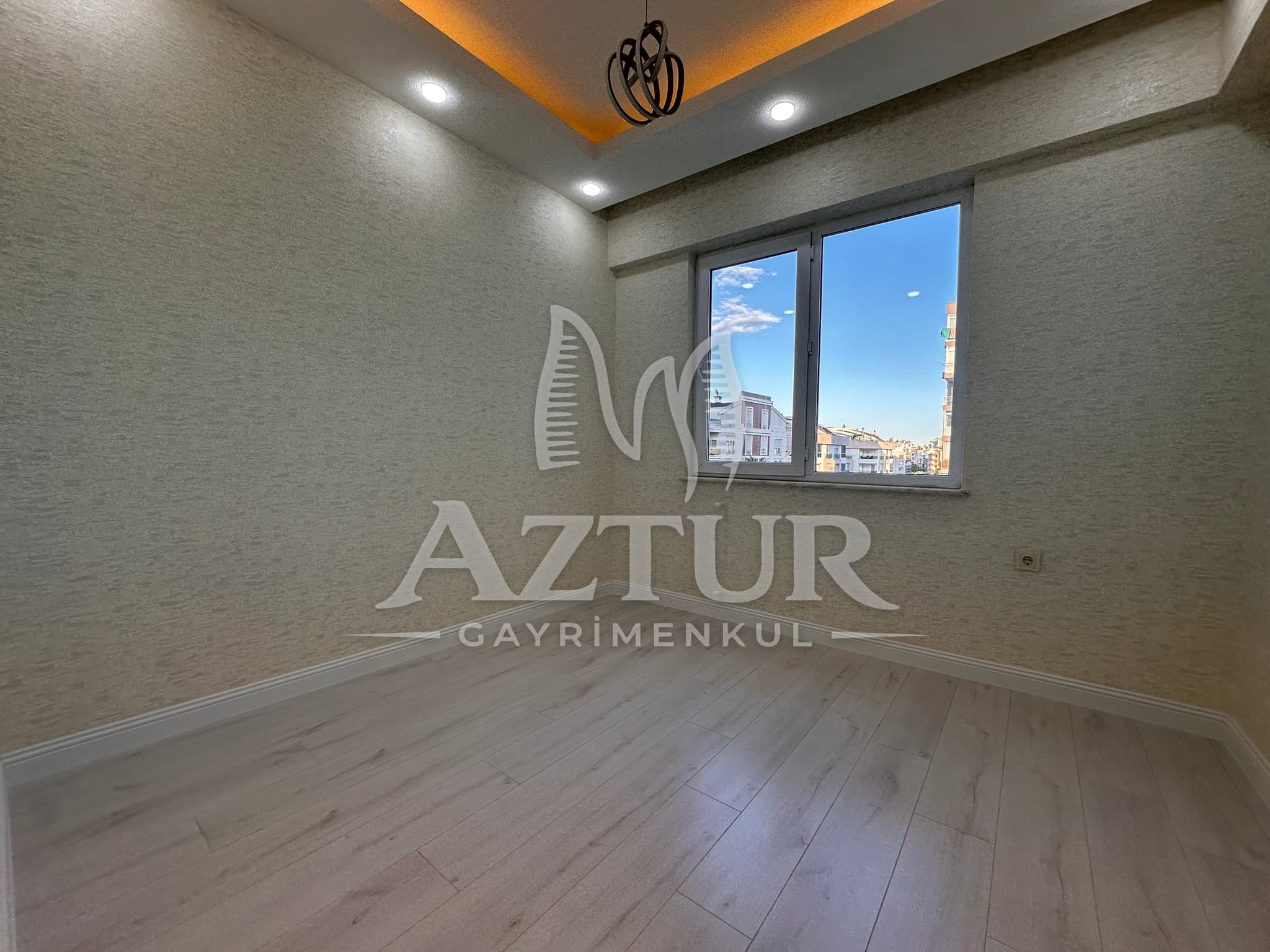 ÇAĞLAYAN'DA SİTE İÇERİSİNDE FULL TADİLATLI ARAKAT 3+1 SATILIK DAİRE