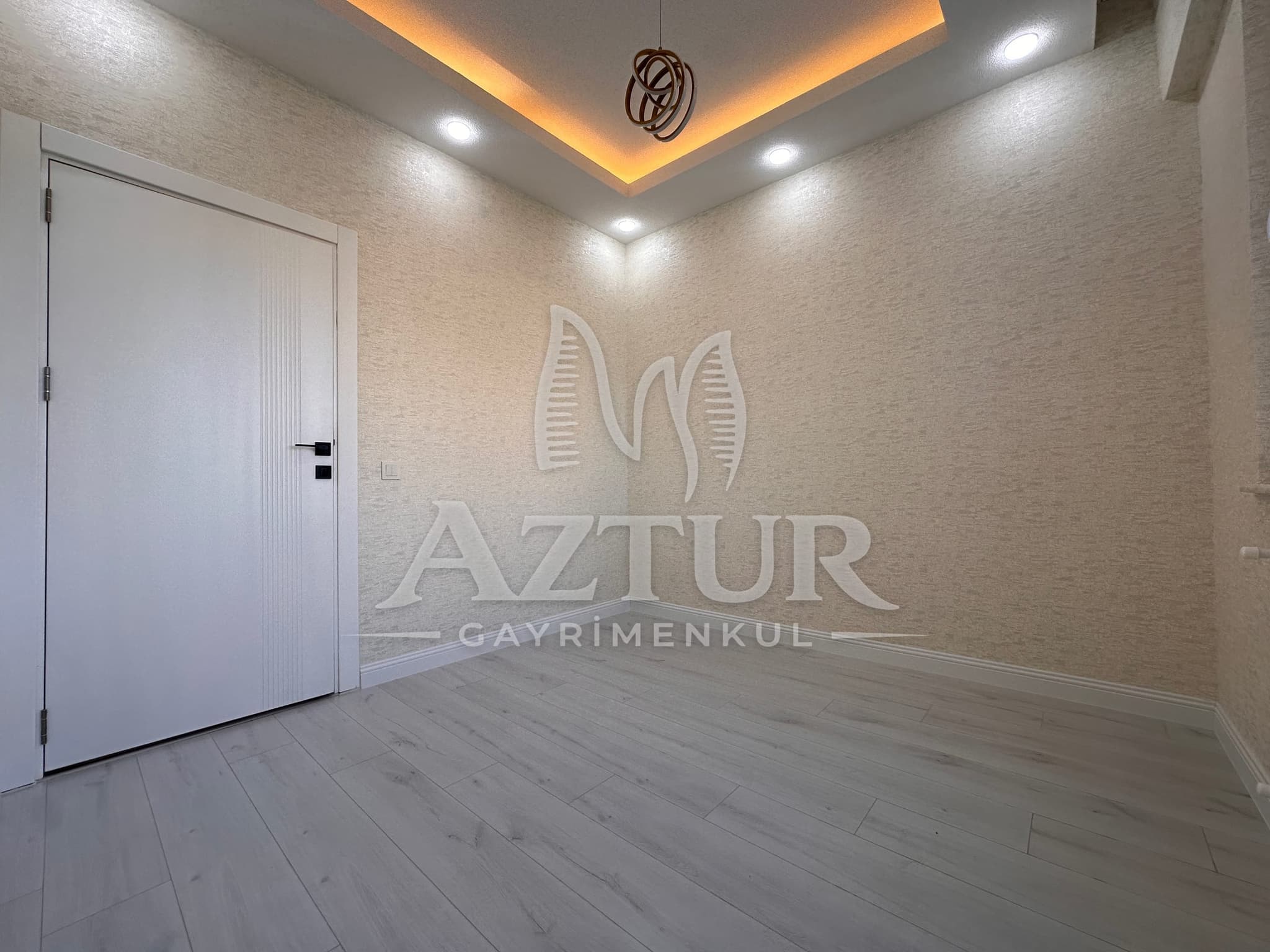 ÇAĞLAYAN'DA SİTE İÇERİSİNDE FULL TADİLATLI ARAKAT 3+1 SATILIK DAİRE
