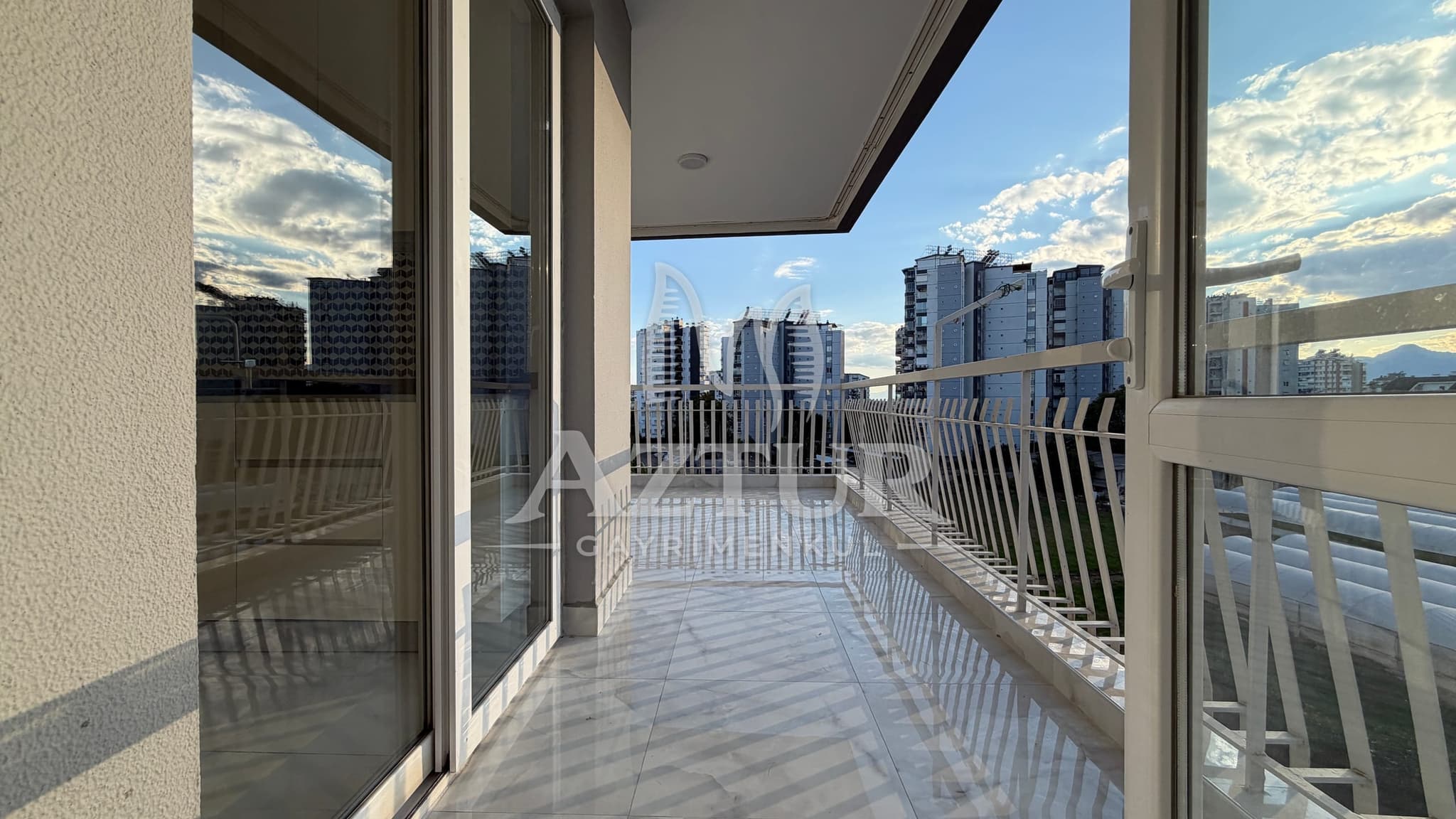 ÇAĞLAYAN'DA SİTE İÇERİSİNDE FULL TADİLATLI ARAKAT 3+1 SATILIK DAİRE