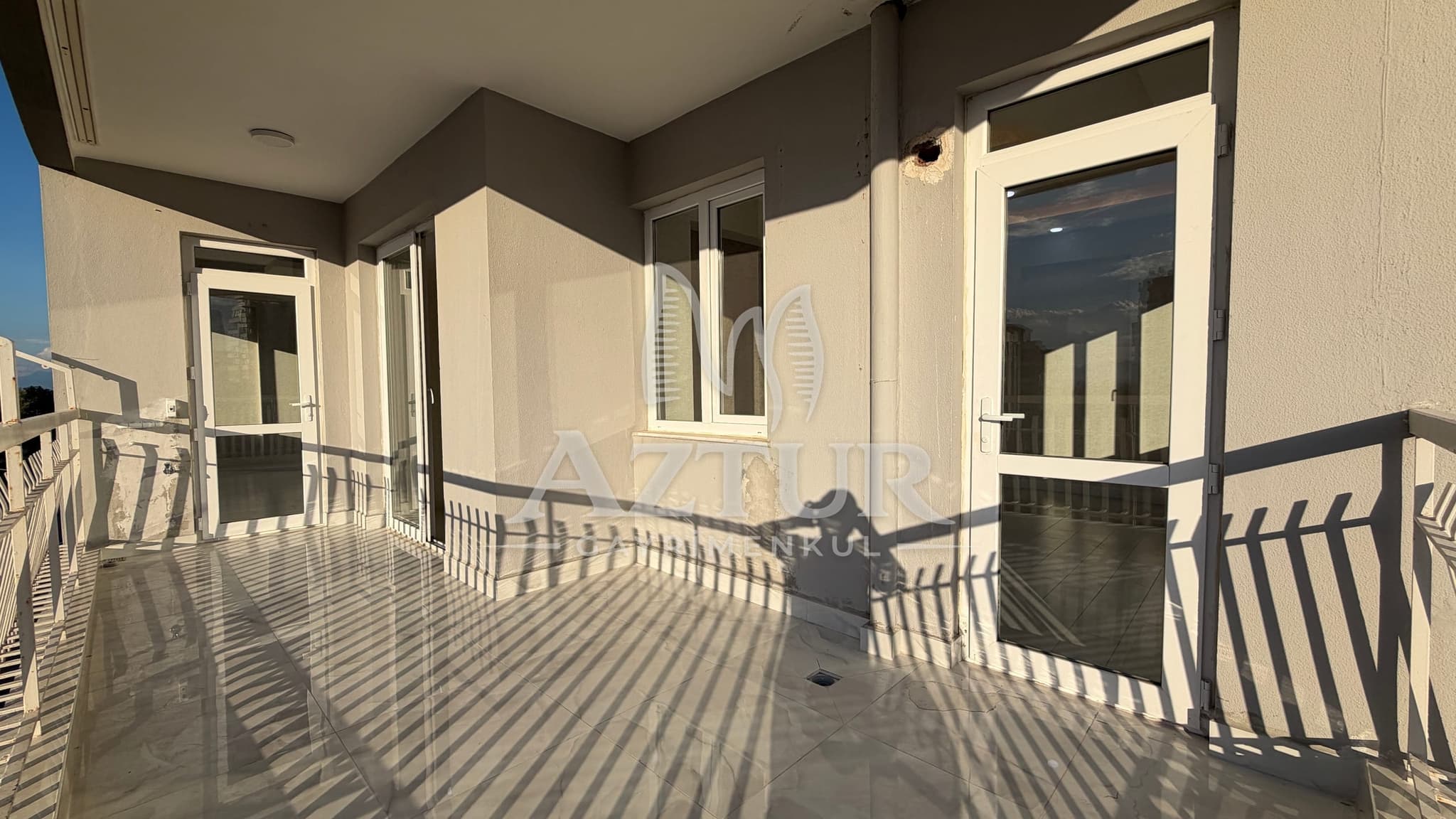 ÇAĞLAYAN'DA SİTE İÇERİSİNDE FULL TADİLATLI ARAKAT 3+1 SATILIK DAİRE
