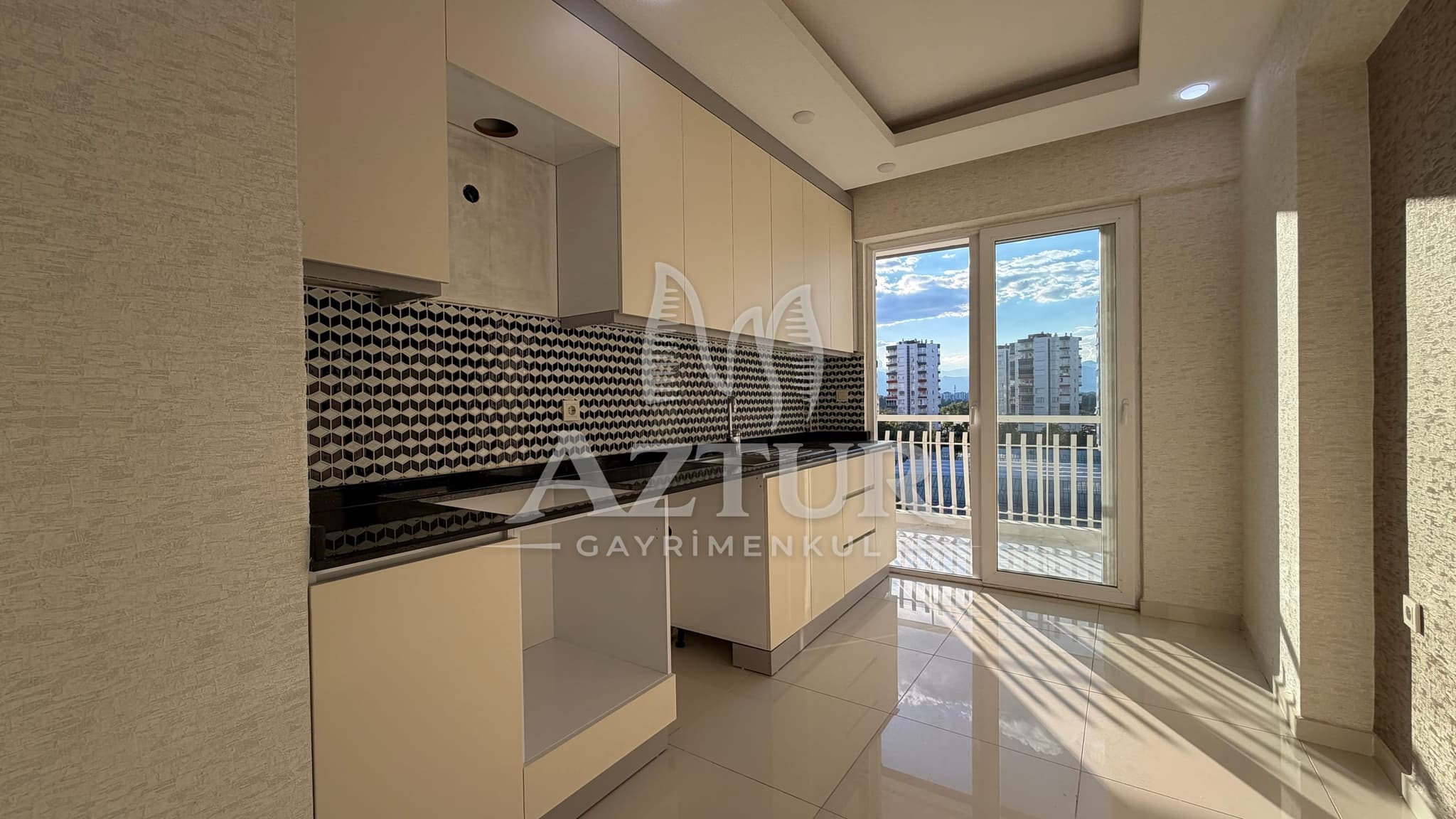 ÇAĞLAYAN'DA SİTE İÇERİSİNDE FULL TADİLATLI ARAKAT 3+1 SATILIK DAİRE
