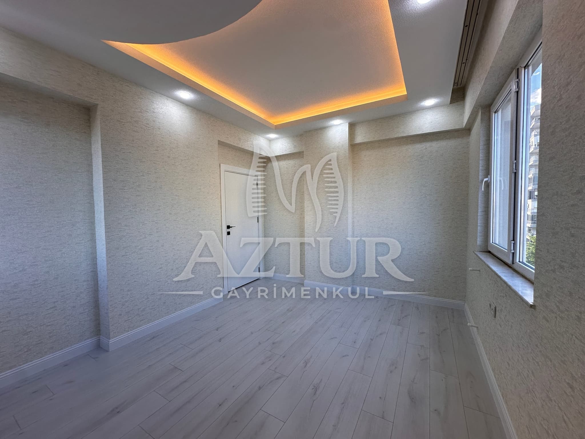 ÇAĞLAYAN'DA SİTE İÇERİSİNDE FULL TADİLATLI ARAKAT 3+1 SATILIK DAİRE