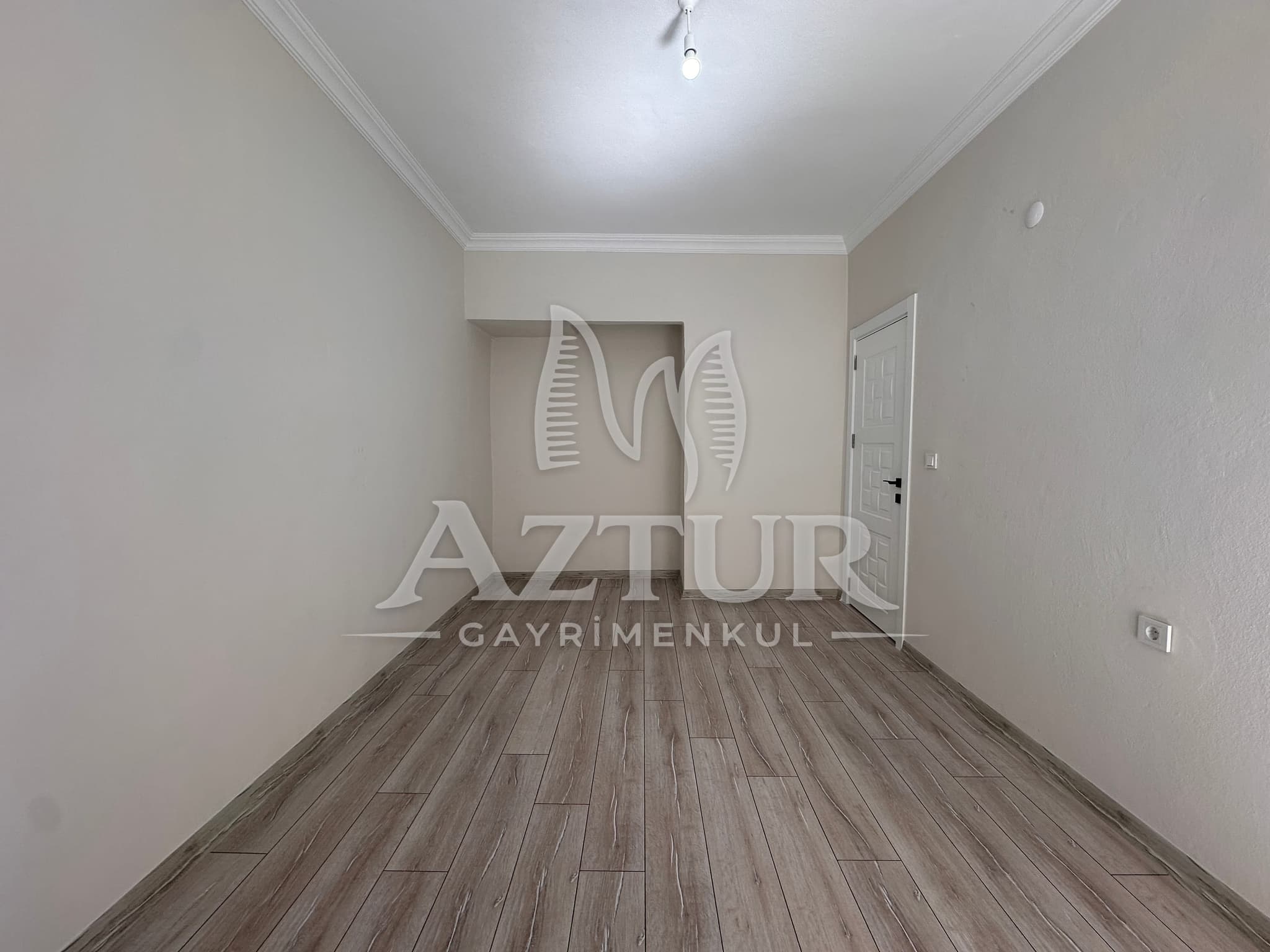 MEMUREVLERİ'NDE TRT CADDESİ ÜZERİNDE TADİLATLI 3+1 SATILIK DAİRE