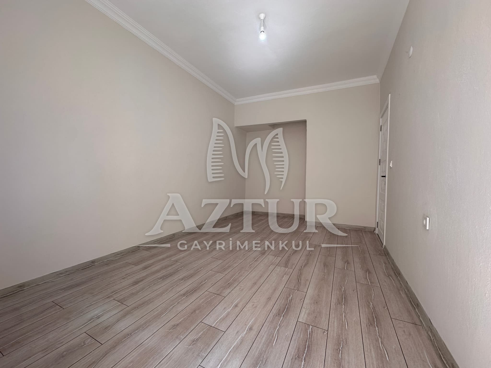 MEMUREVLERİ'NDE TRT CADDESİ ÜZERİNDE TADİLATLI 3+1 SATILIK DAİRE