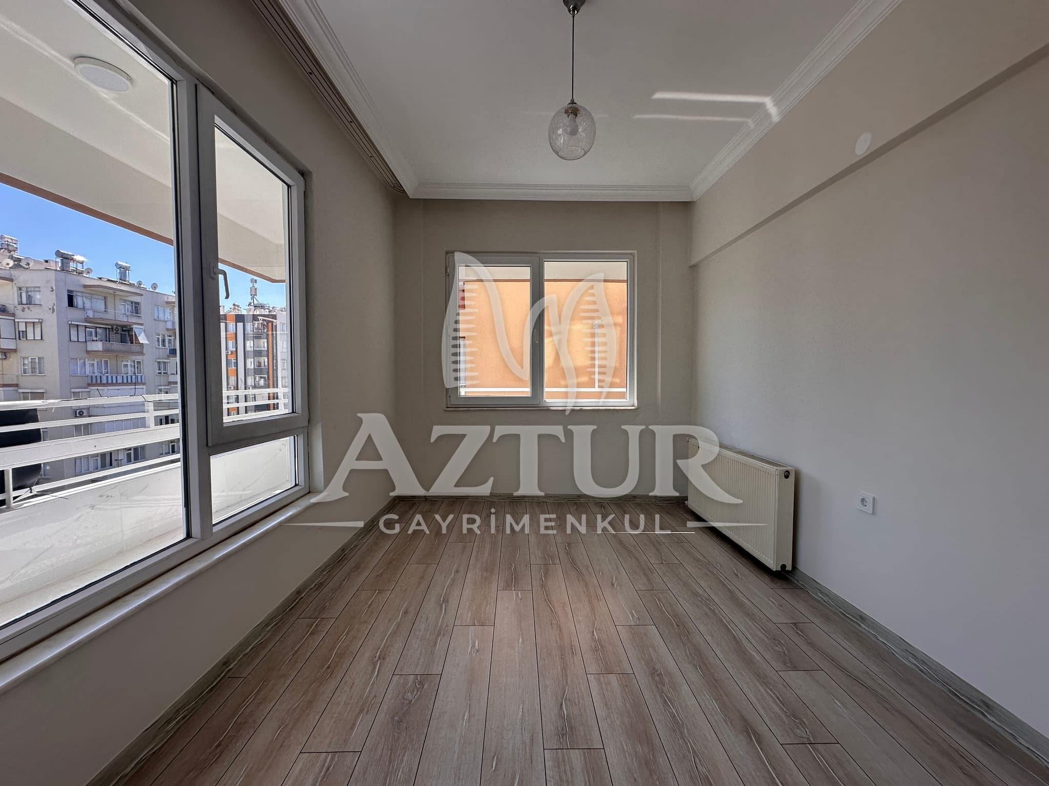 MEMUREVLERİ'NDE TRT CADDESİ ÜZERİNDE TADİLATLI 3+1 SATILIK DAİRE