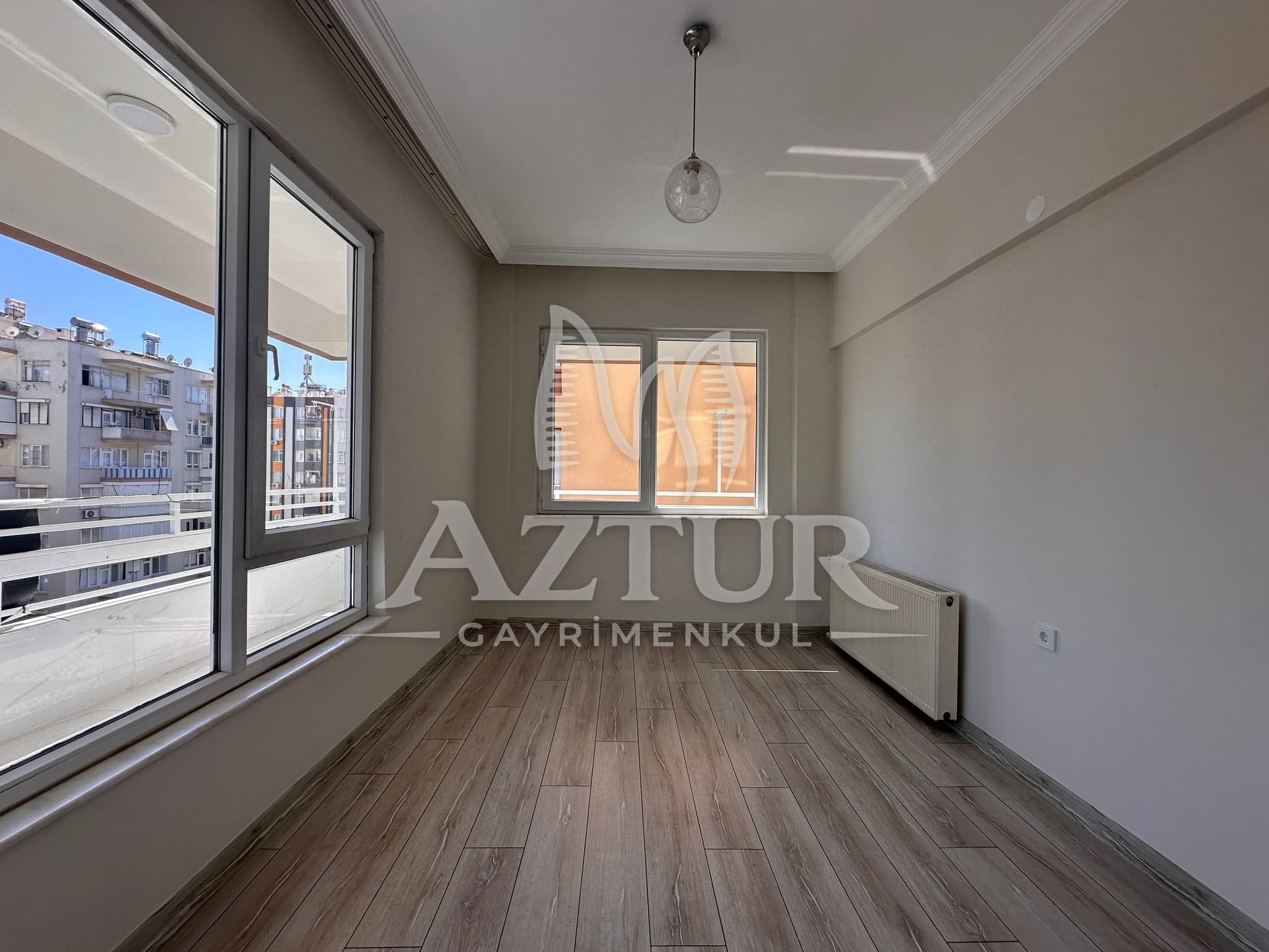 MEMUREVLERİ'NDE TRT CADDESİ ÜZERİNDE TADİLATLI 3+1 SATILIK DAİRE