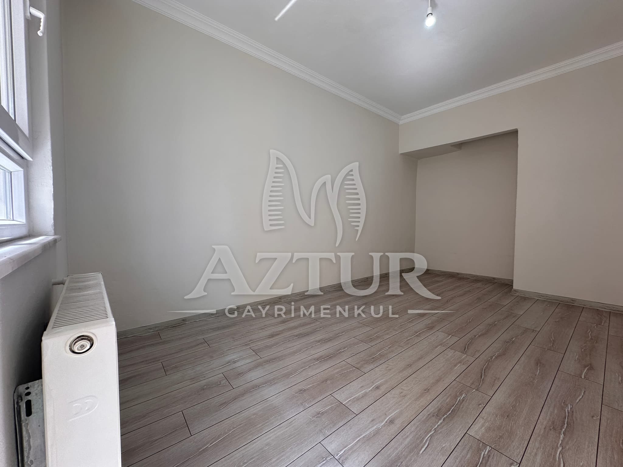 MEMUREVLERİ'NDE TRT CADDESİ ÜZERİNDE TADİLATLI 3+1 SATILIK DAİRE