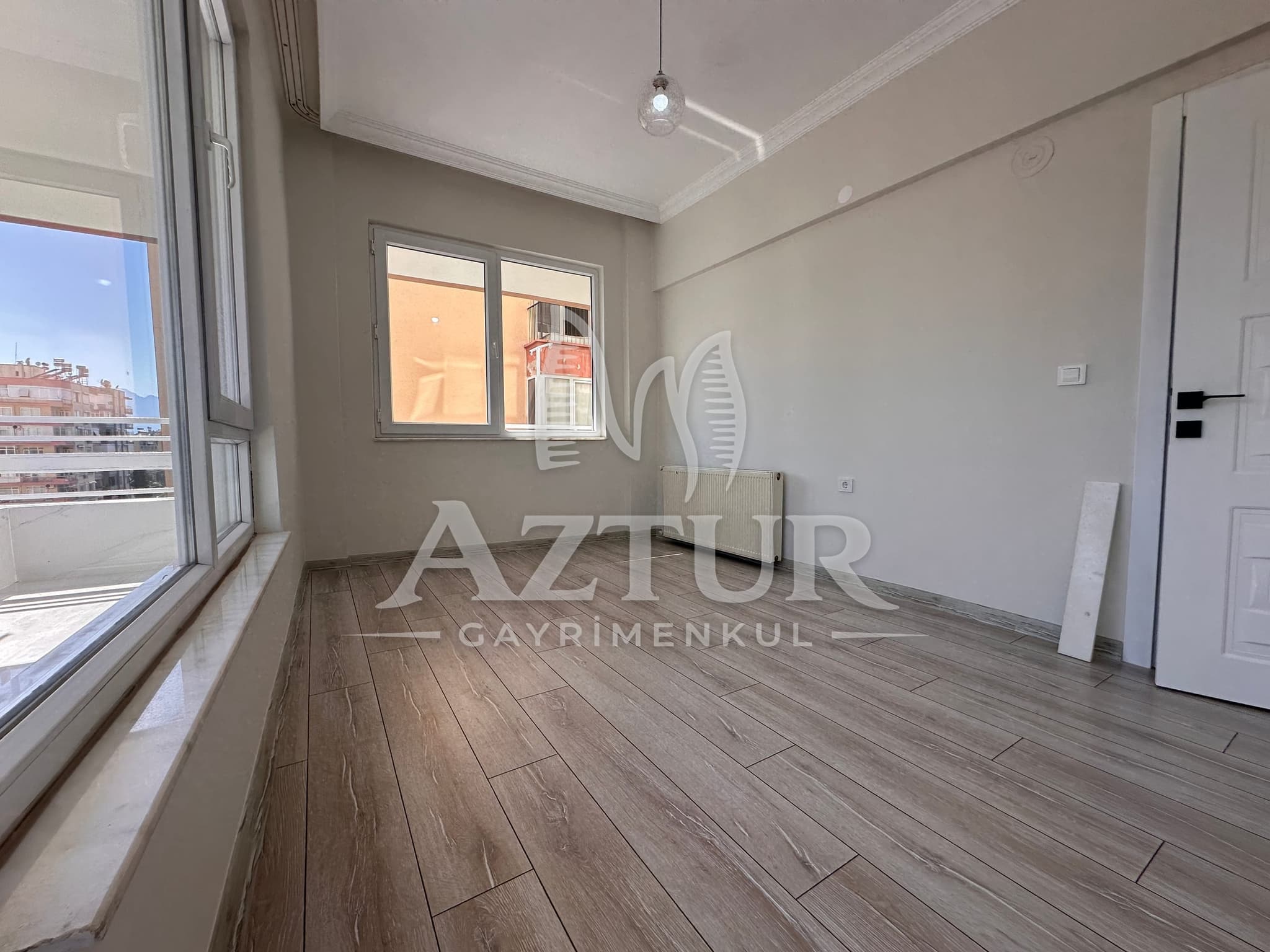 MEMUREVLERİ'NDE TRT CADDESİ ÜZERİNDE TADİLATLI 3+1 SATILIK DAİRE