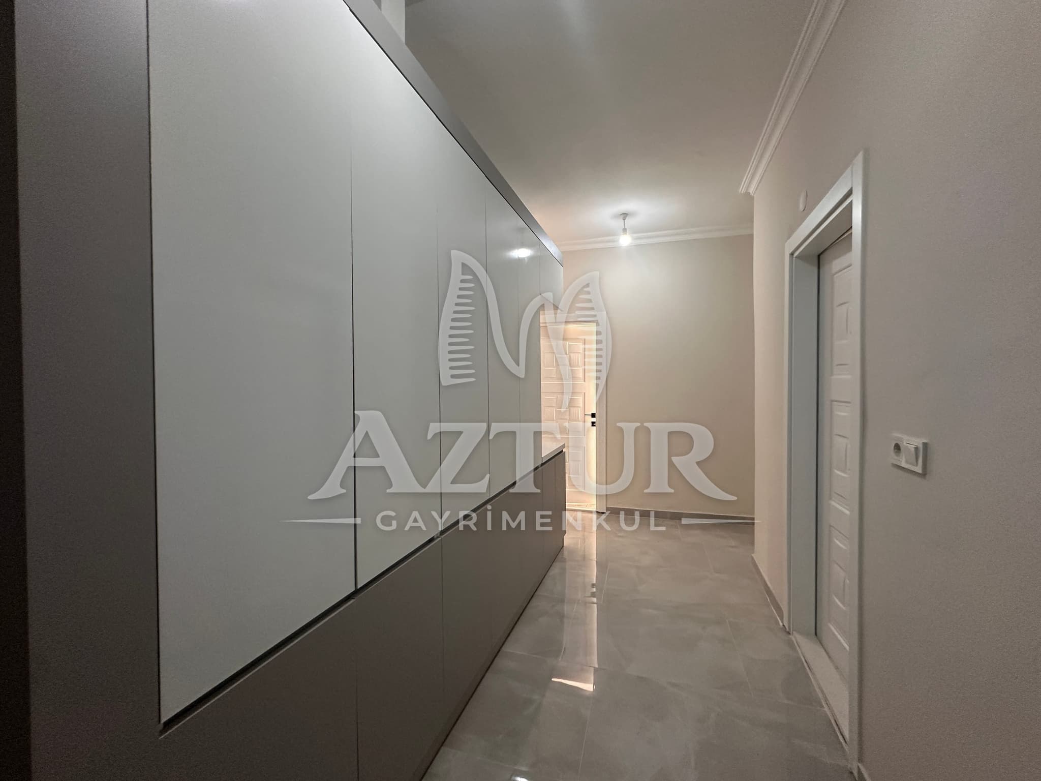 MEMUREVLERİ'NDE TRT CADDESİ ÜZERİNDE TADİLATLI 3+1 SATILIK DAİRE