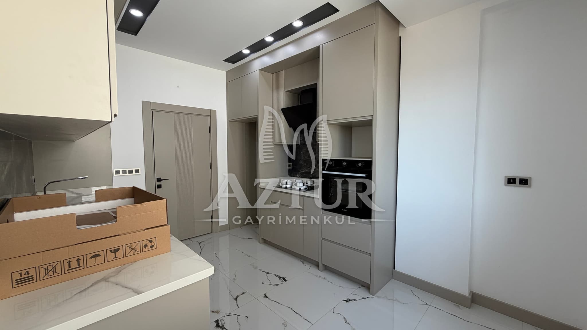 ÇANKAYA'DA HAVUZLU SİTE İÇERİSİNDE ULTRA LÜKS 3+1 SATILIK DAİRE