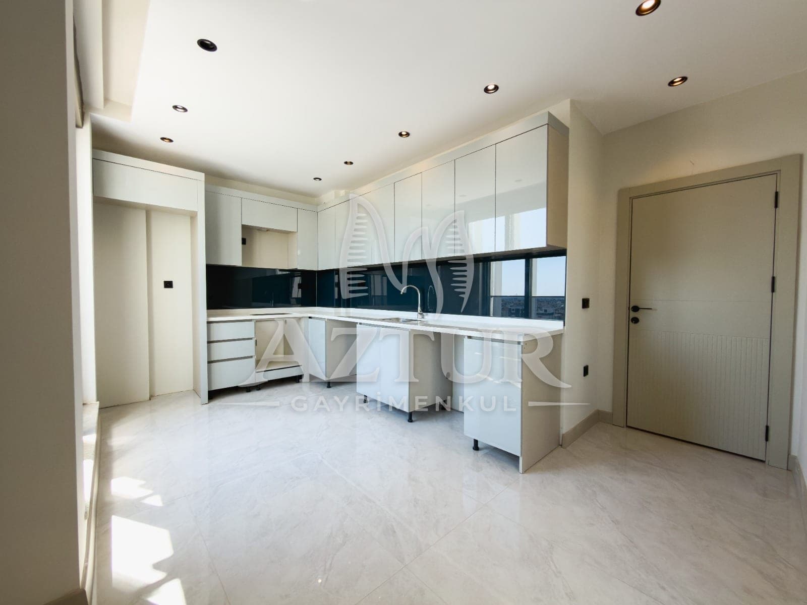 FEVZİ ÇAKMAK'TA TRAMVAY CADDE ÜZERİ LÜKS YAPIM 2+1 SATILIK DAİRE