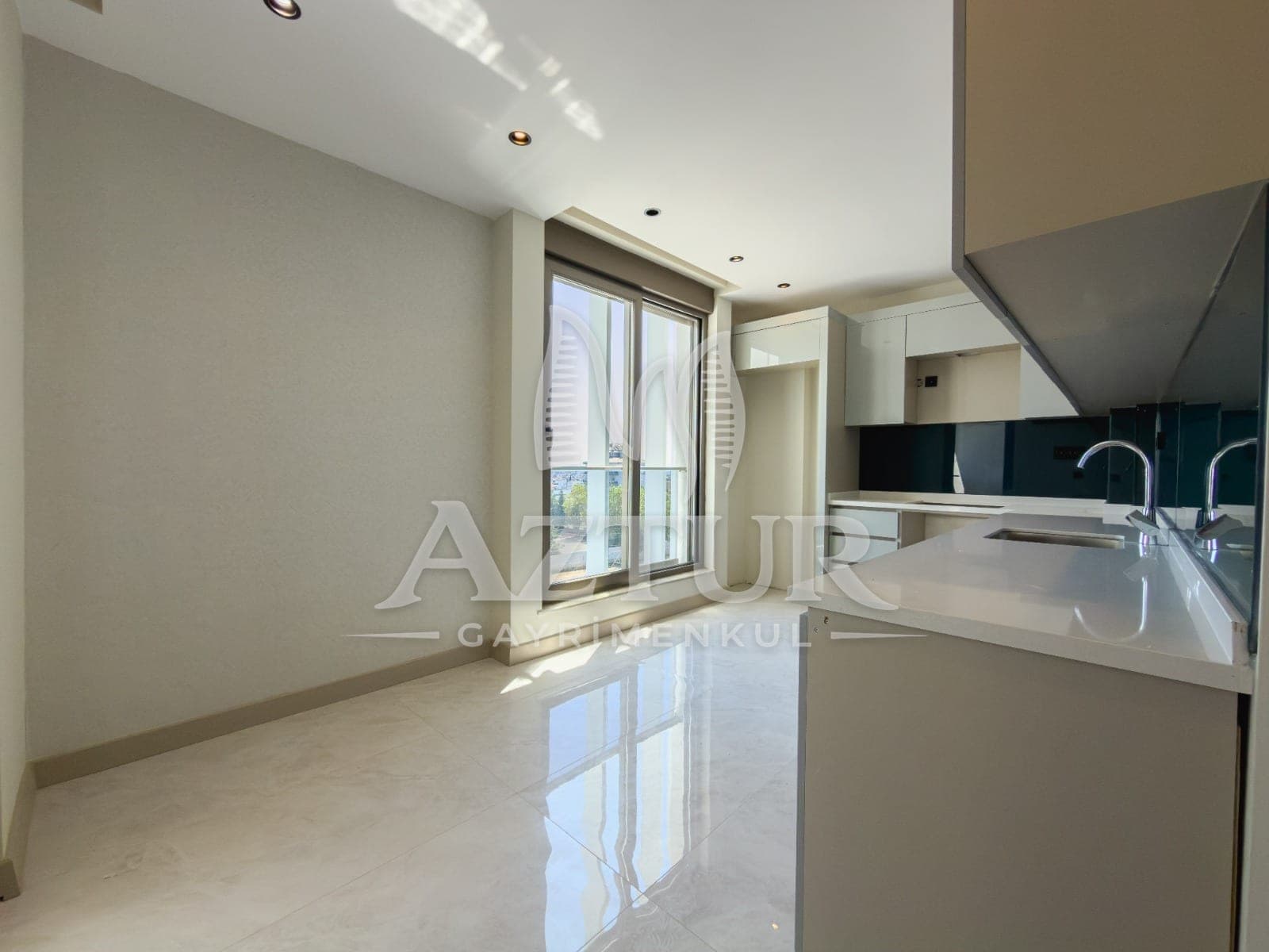 FEVZİ ÇAKMAK'TA TRAMVAY CADDE ÜZERİ LÜKS YAPIM 2+1 SATILIK DAİRE