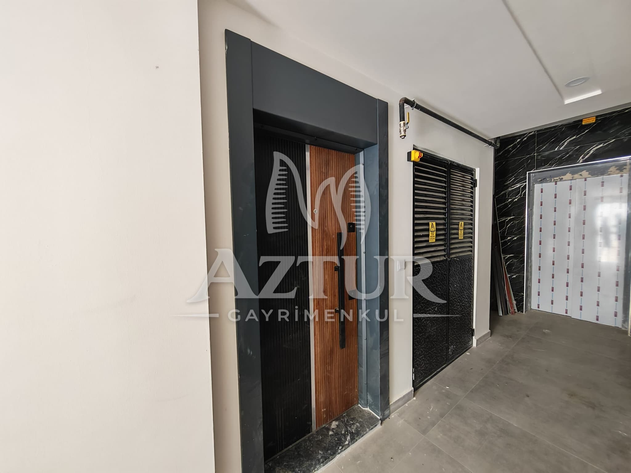 ÇAMLIBEL'DE ARAKAT AÇIK MUTFAK 1+1 SATILIK DAİRE