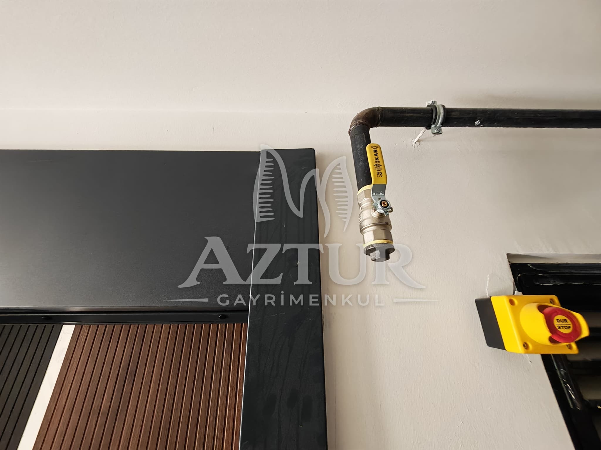 ÇAMLIBEL'DE ARAKAT AÇIK MUTFAK 1+1 SATILIK DAİRE