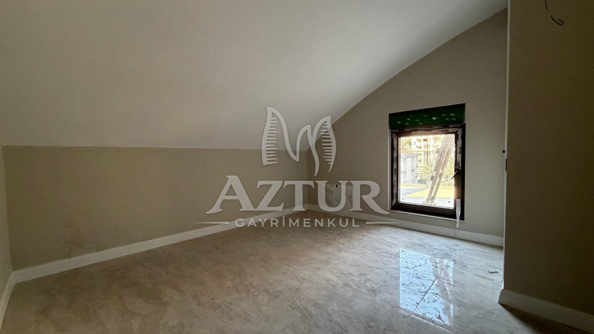 HURMA'DA TEK BLOKLU SİTE İÇERİSİNDE DUBLEKS 4+1 SATILIK DAİRE
