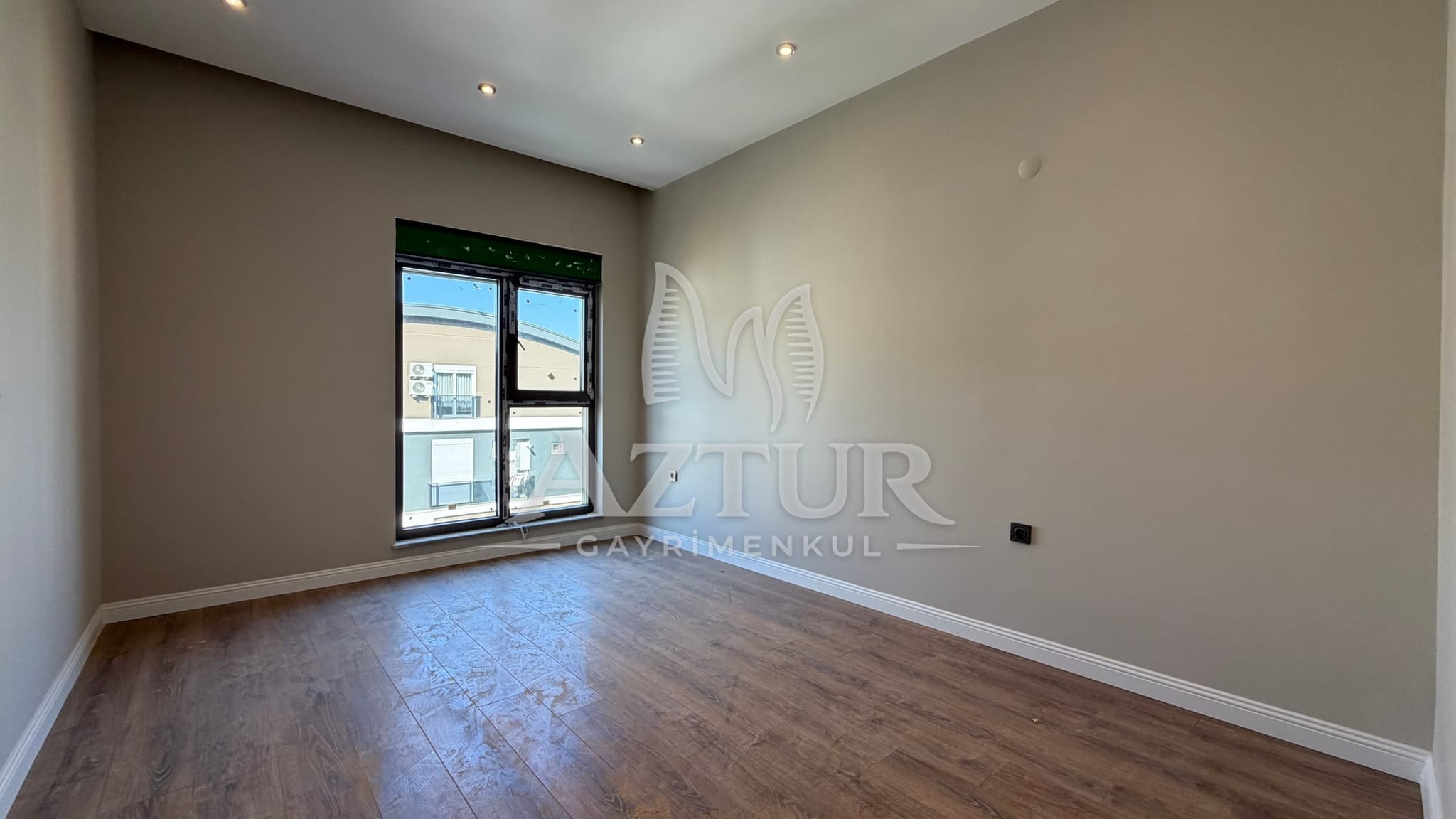 HURMA'DA TEK BLOKLU SİTE İÇERİSİNDE DUBLEKS 4+1 SATILIK DAİRE