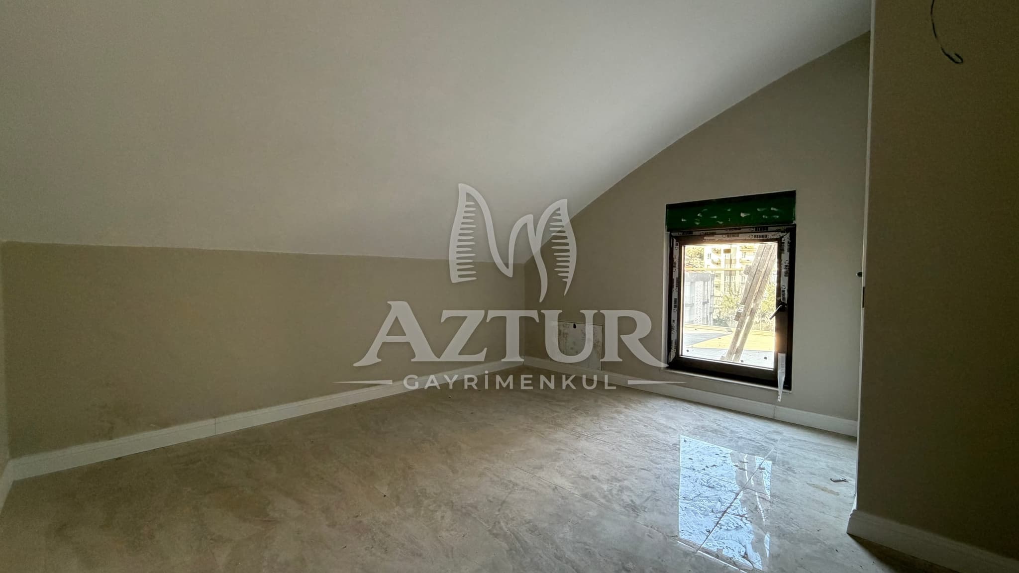 HURMA'DA TEK BLOKLU SİTE İÇERİSİNDE DUBLEKS 4+1 SATILIK DAİRE