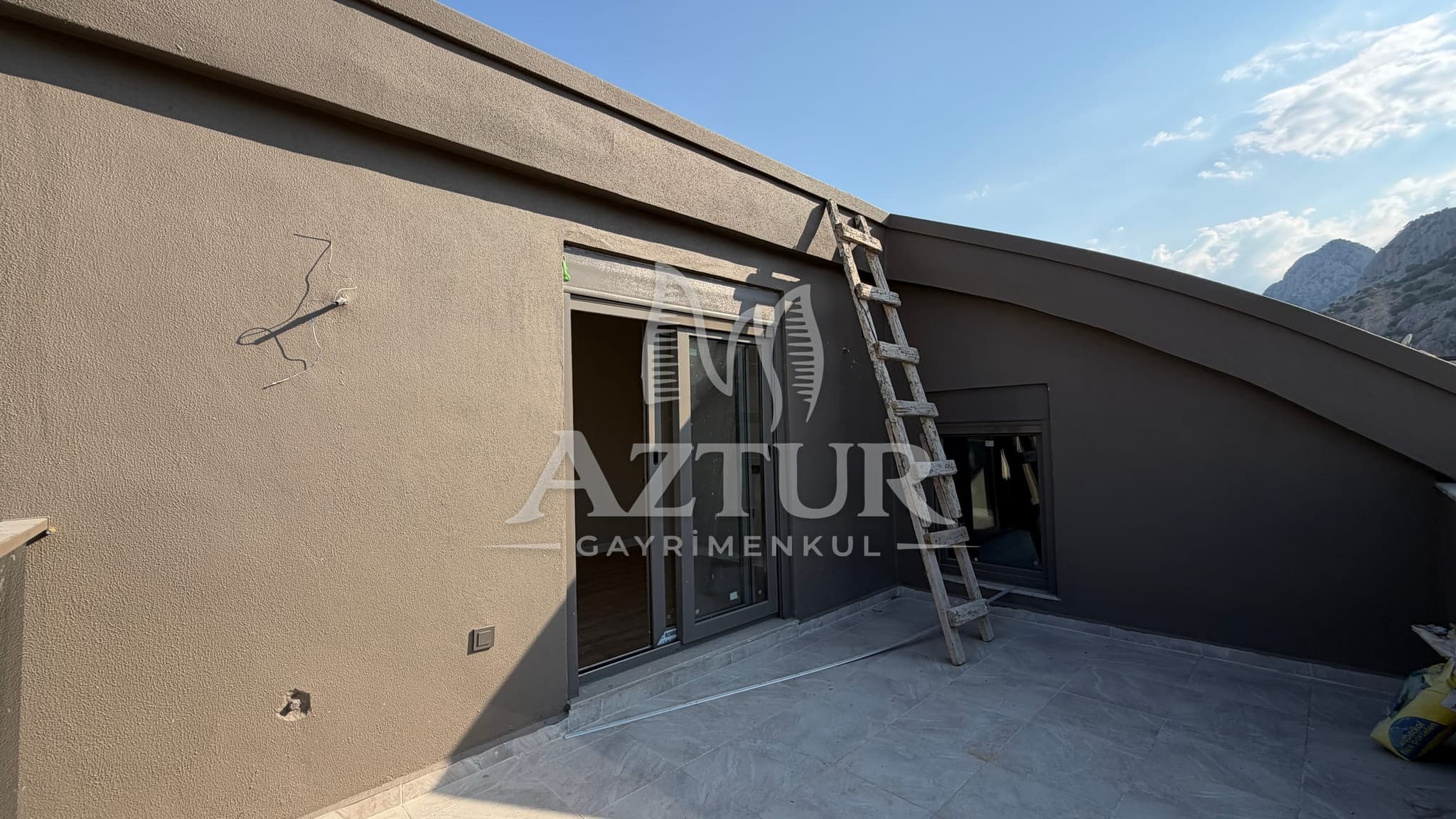 HURMA'DA TEK BLOKLU SİTE İÇERİSİNDE DUBLEKS 4+1 SATILIK DAİRE