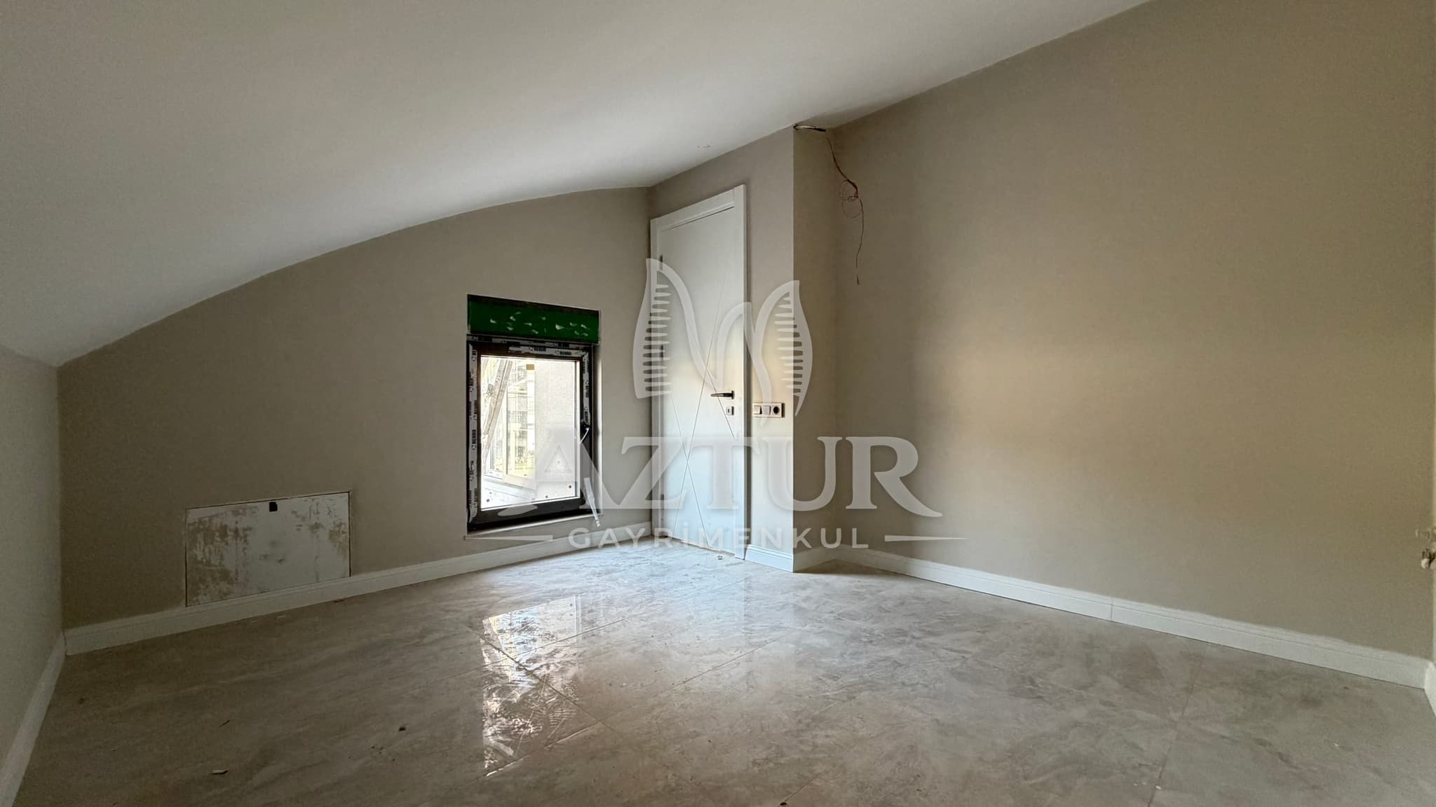 HURMA'DA TEK BLOKLU SİTE İÇERİSİNDE DUBLEKS 4+1 SATILIK DAİRE