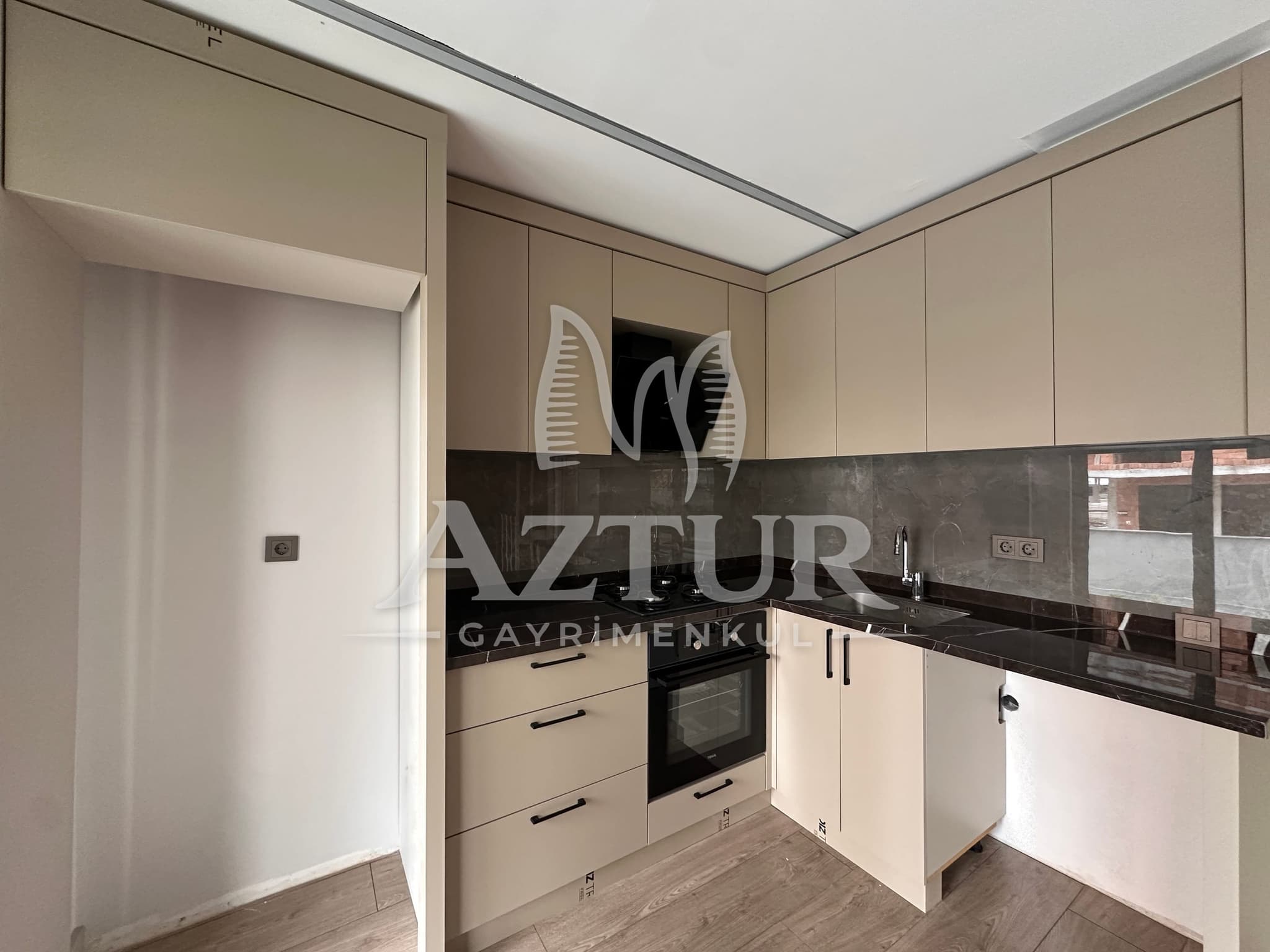 HURMA'DA TEK BLOKLU SİTE İÇERİSİNDE HAVUZLU 1+1 SATILIK DAİRE