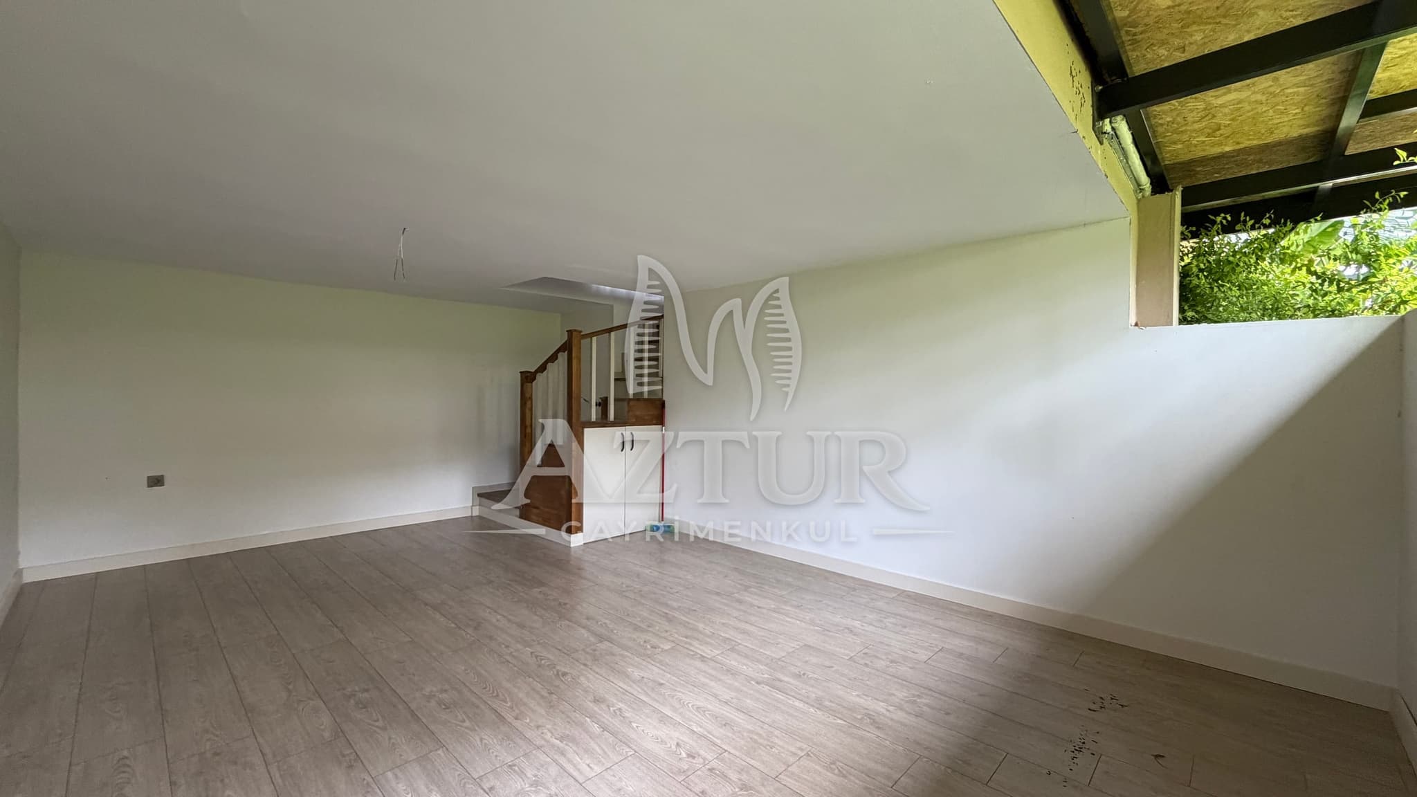 HURMA'DA TEK BLOKLU SİTE İÇERİSİNDE HAVUZLU 1+1 SATILIK DAİRE